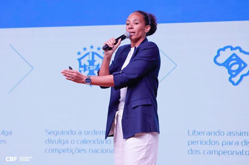 Aline Pellegrino, diretora de Competições Femininas da CBF, foi quem comandou o evento que anunciou as mudanças do Brasileirão Feminino – Foto: Rafael Ribeiro/CBF