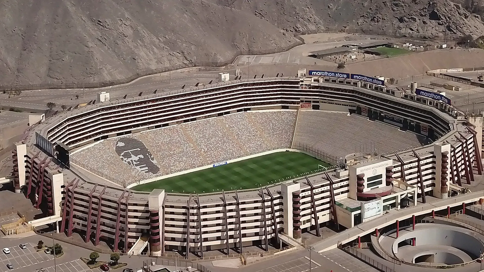 Visão aerea do Monumental U. (Photo by Marco Reategui/Getty Images)
