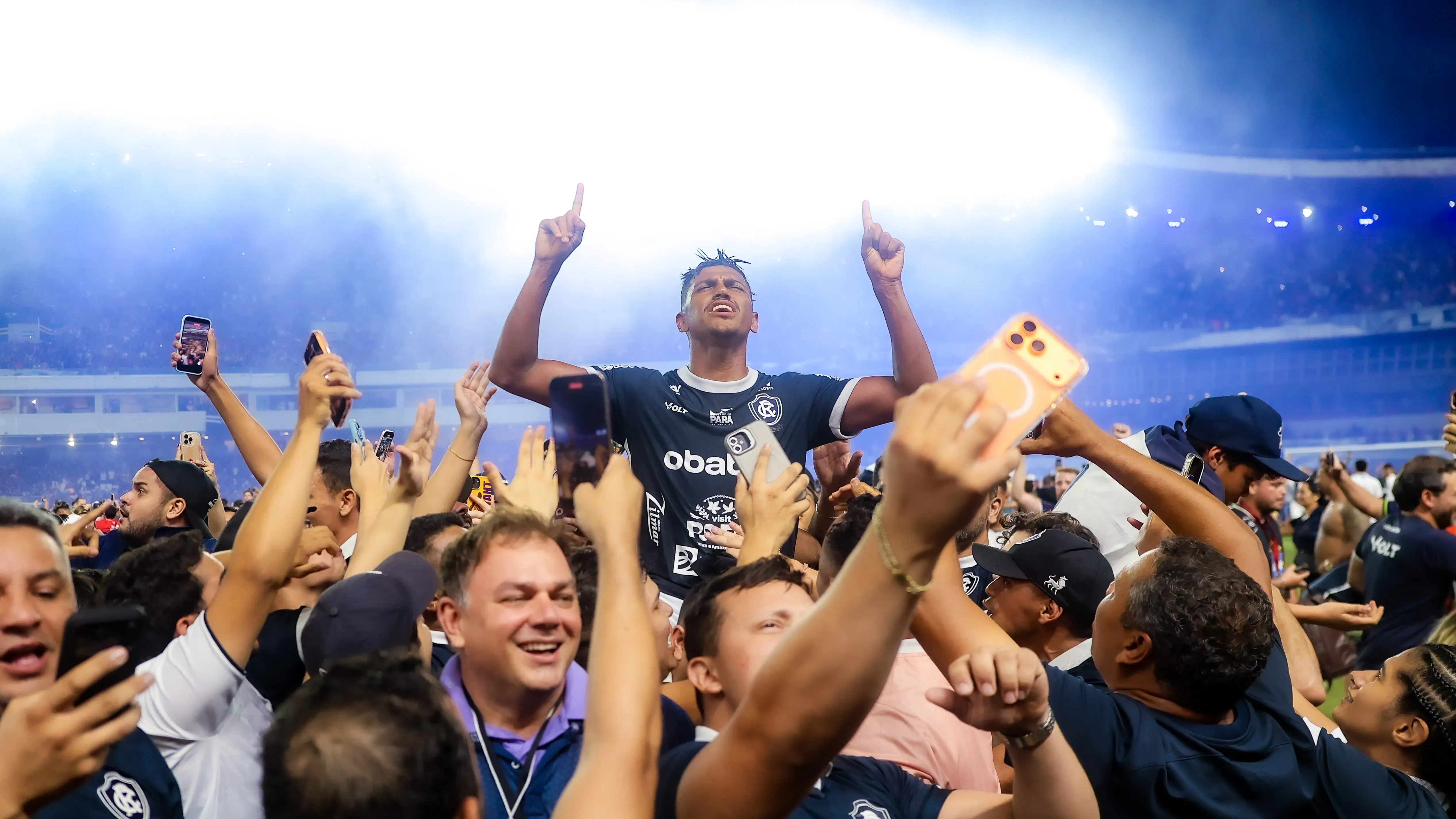 Pedro Rocha comemorando o acesso do Remo. Foto: Fernando Torres/AGIF