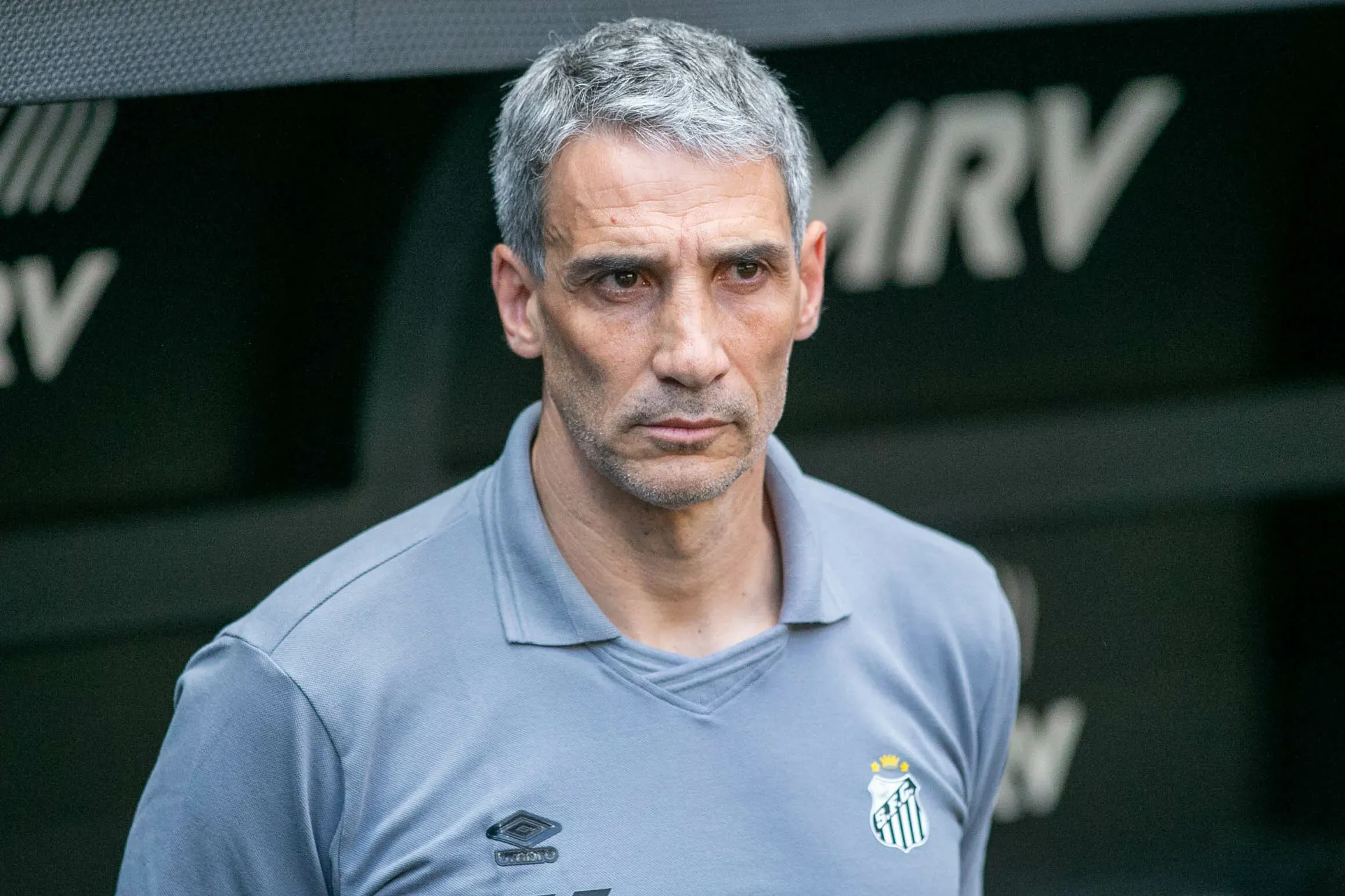 MG – BELO HORIZONTE – 14/09/2025 – BRASILEIRO A 2025, ATLETICO-MG X SANTOS – Juan Pablo Vojvoda tecnico do Santos durante partida contra o Atletico-MG no estadio Arena MRV pelo campeonato Brasileiro A 2025. Foto: Fernando Moreno/AGIF