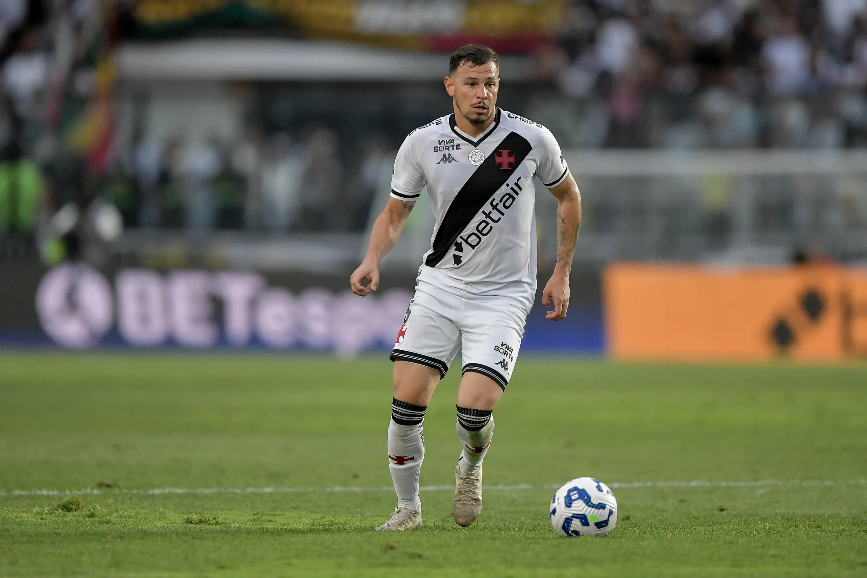 Hugo Moura jogador do Vasco durante partida contra o Corinthians – Foto: Thiago Ribeiro/AGIF
