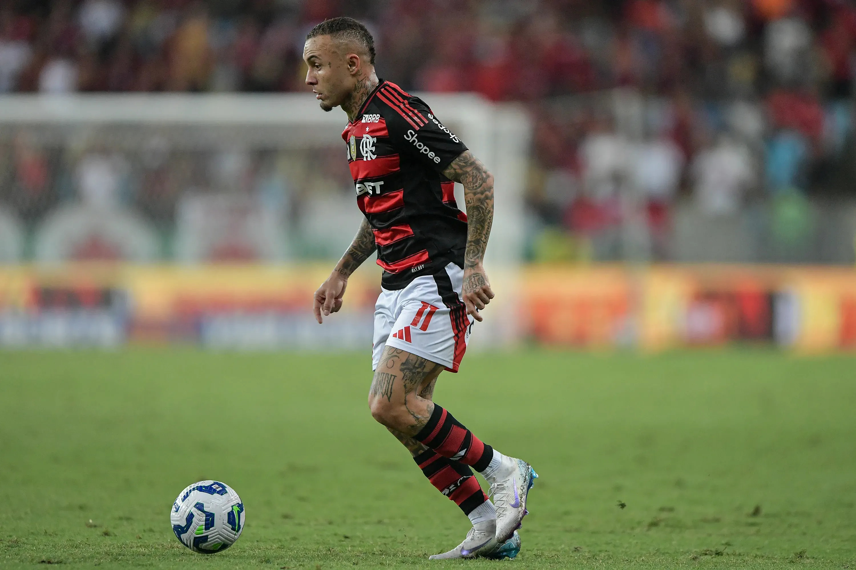 Everton Cebolinha jogador do Flamengo durante partida contra o Botafogo-PB – Foto: Thiago Ribeiro/AGIF