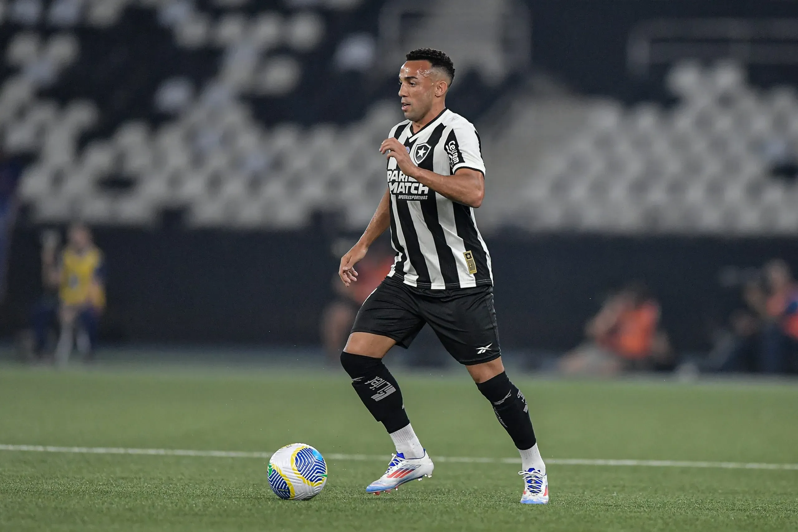 Marçal fez uma boa partida – Foto: Thiago Ribeiro/AGIF.