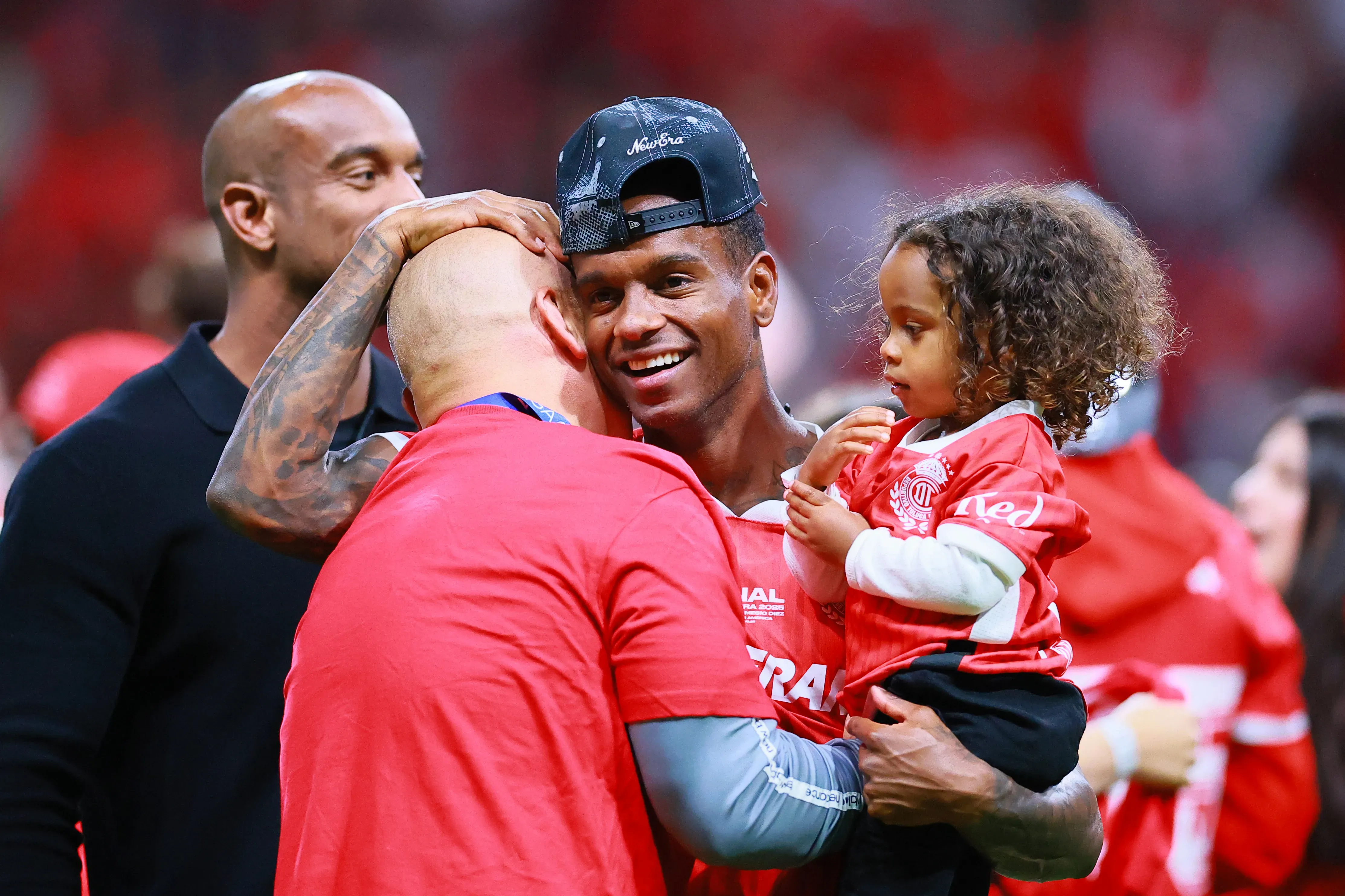 Helinho comemora titulo no futebol mexicano. (Photo by Manuel Velasquez/Getty Images)