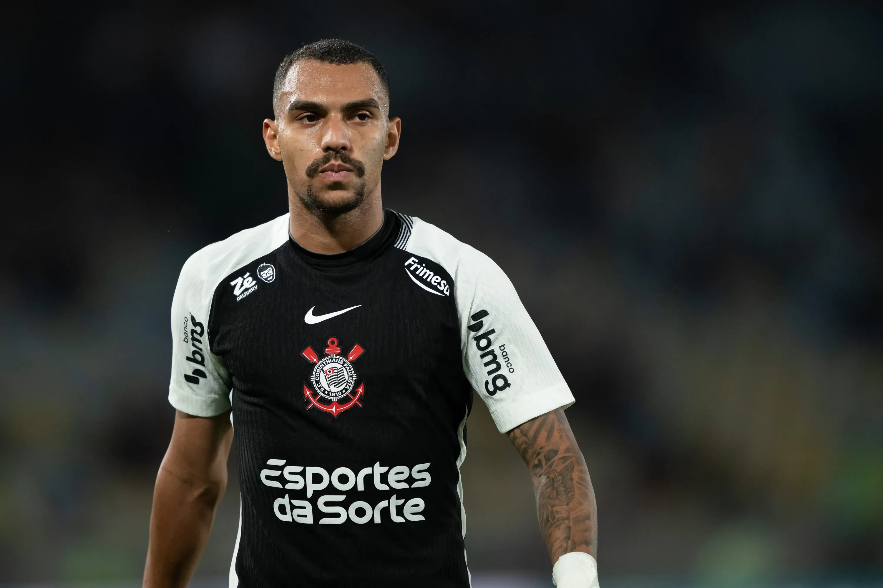 RJ – RIO DE JANEIRO – 13/09/2025 – BRASILEIRO A 2025, FLUMINENSE X CORINTHIANS – Matheuzinho jogador do Corinthians durante partida contra o Fluminense no estadio Maracana pelo campeonato Brasileiro A 2025. Foto: Jorge Rodrigues/AGIF