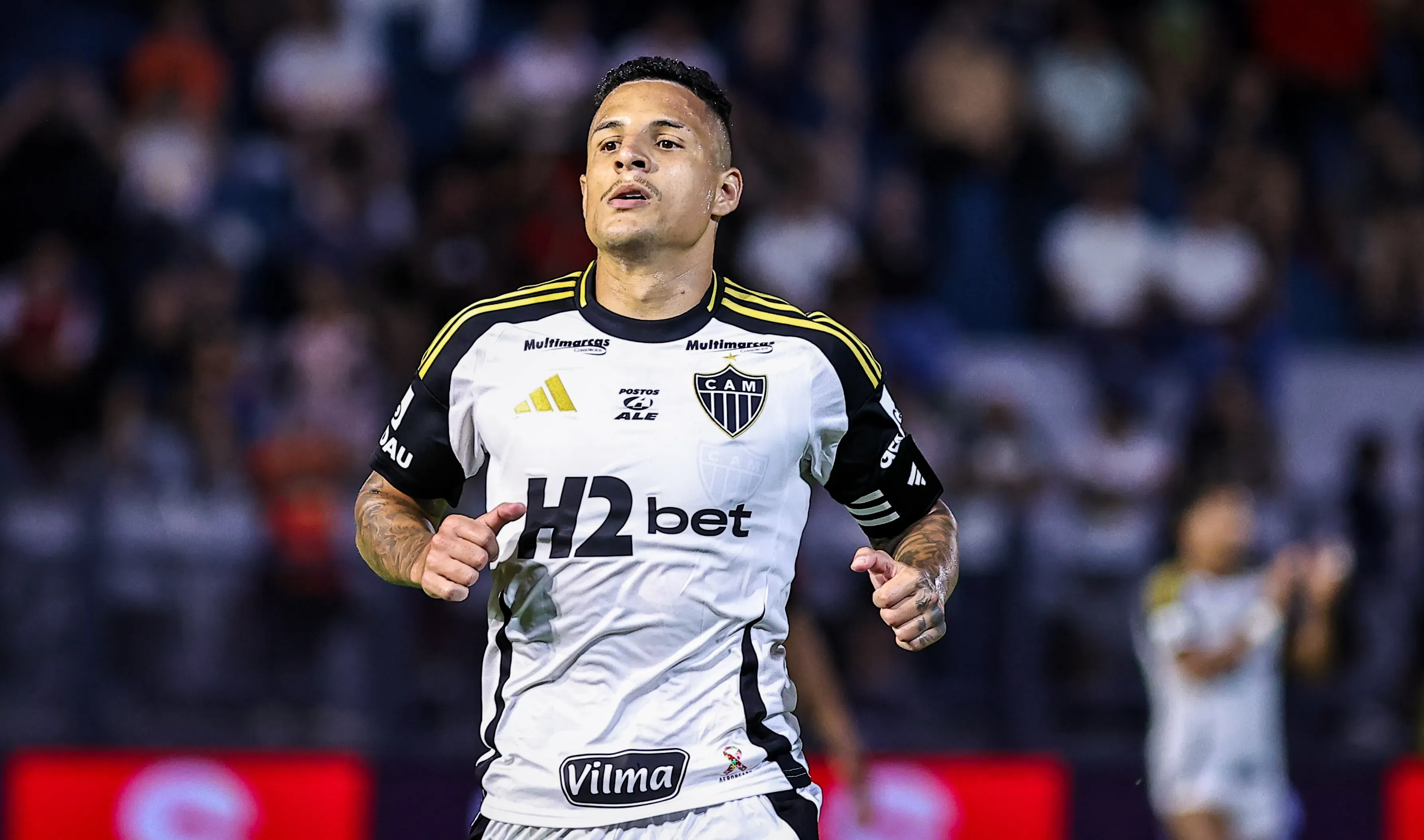 Guilherme Arana jogador do Atletico-MG durante partida contra o Bragantino no estadio Cicero De Souza Marques pelo campeonato Brasileiro A 2025. Foto: Fabio Giannelli/AGIF