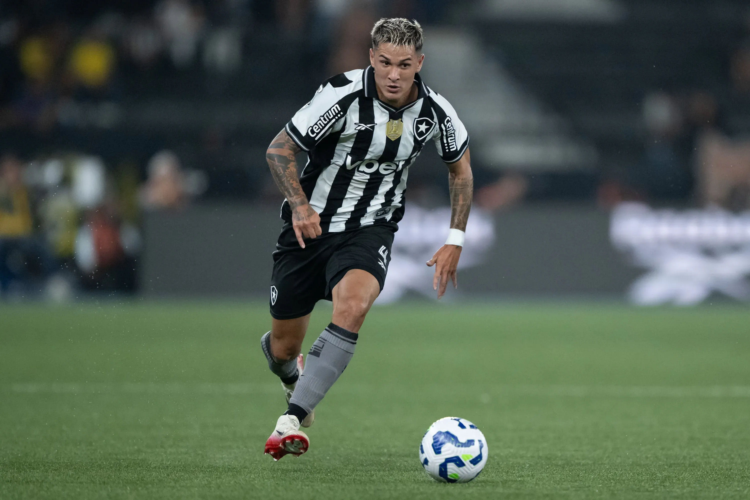 Mateo Ponte jogador do Botafogo durante partida contra o Palmeiras – Foto: Jorge Rodrigues/AGIF