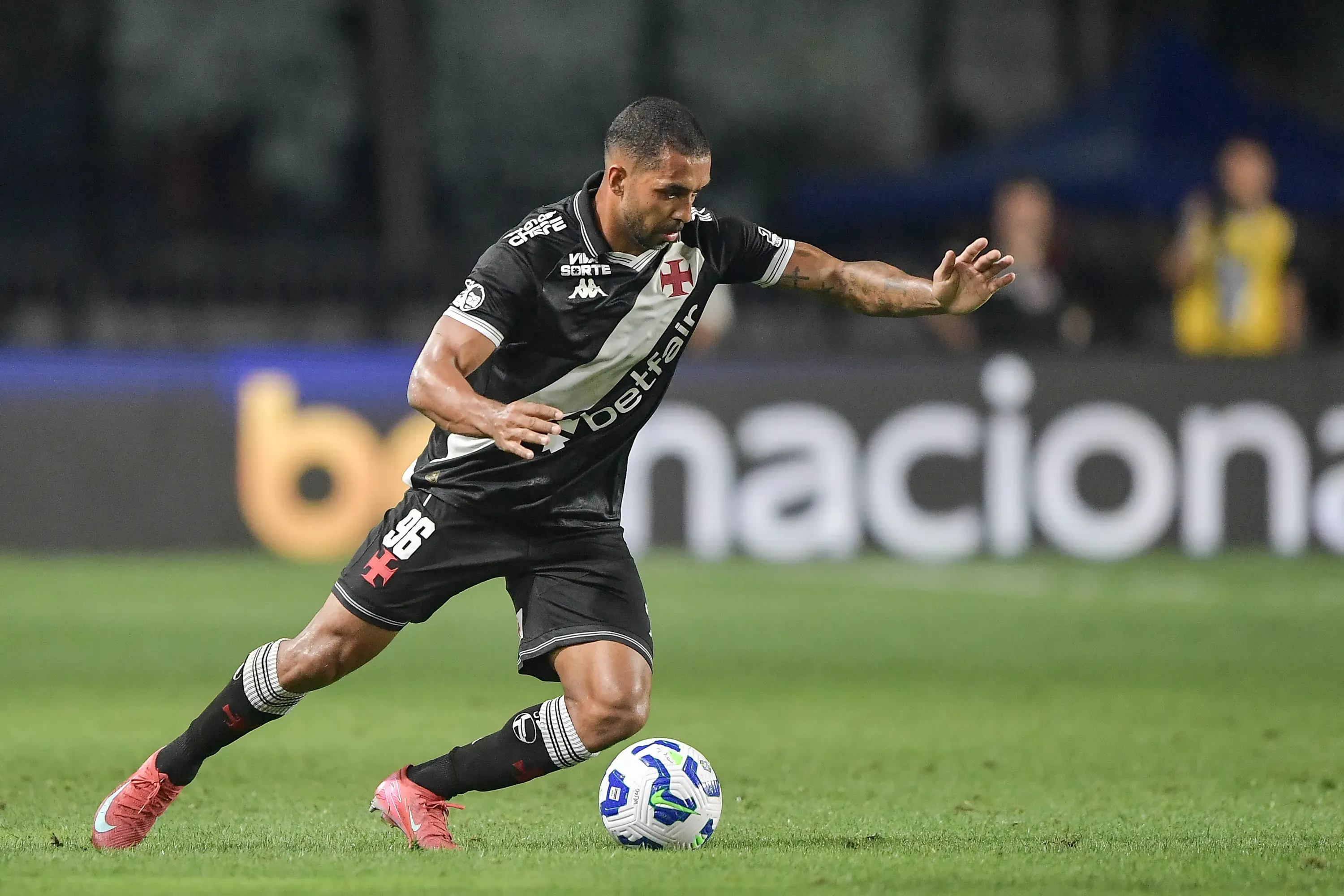 Paulo Henrique, jogador do Vasco, durante partida contra o São Paulo – Foto: Thiago Ribeiro/AGIF