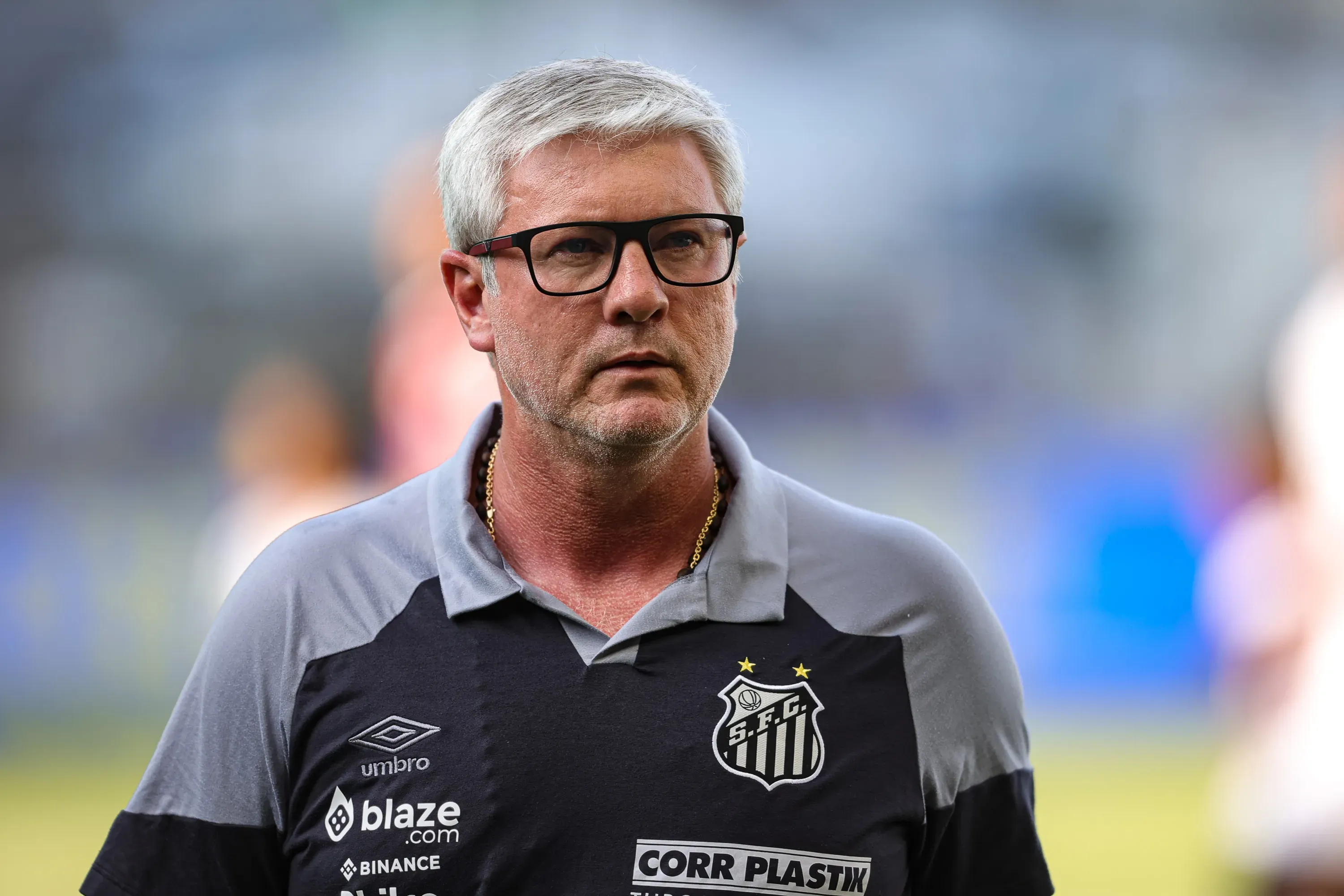 MG – BELO HORIZONTE – 06/05/2023 – BRASILEIRO A 2023, CRUZEIRO X SANTOS – Odair Hellmann tecnico do Santos durante partida contra o Cruzeiro no estadio Independencia pelo campeonato BRASILEIRO A 2023. Foto: Gilson Junio/AGIF