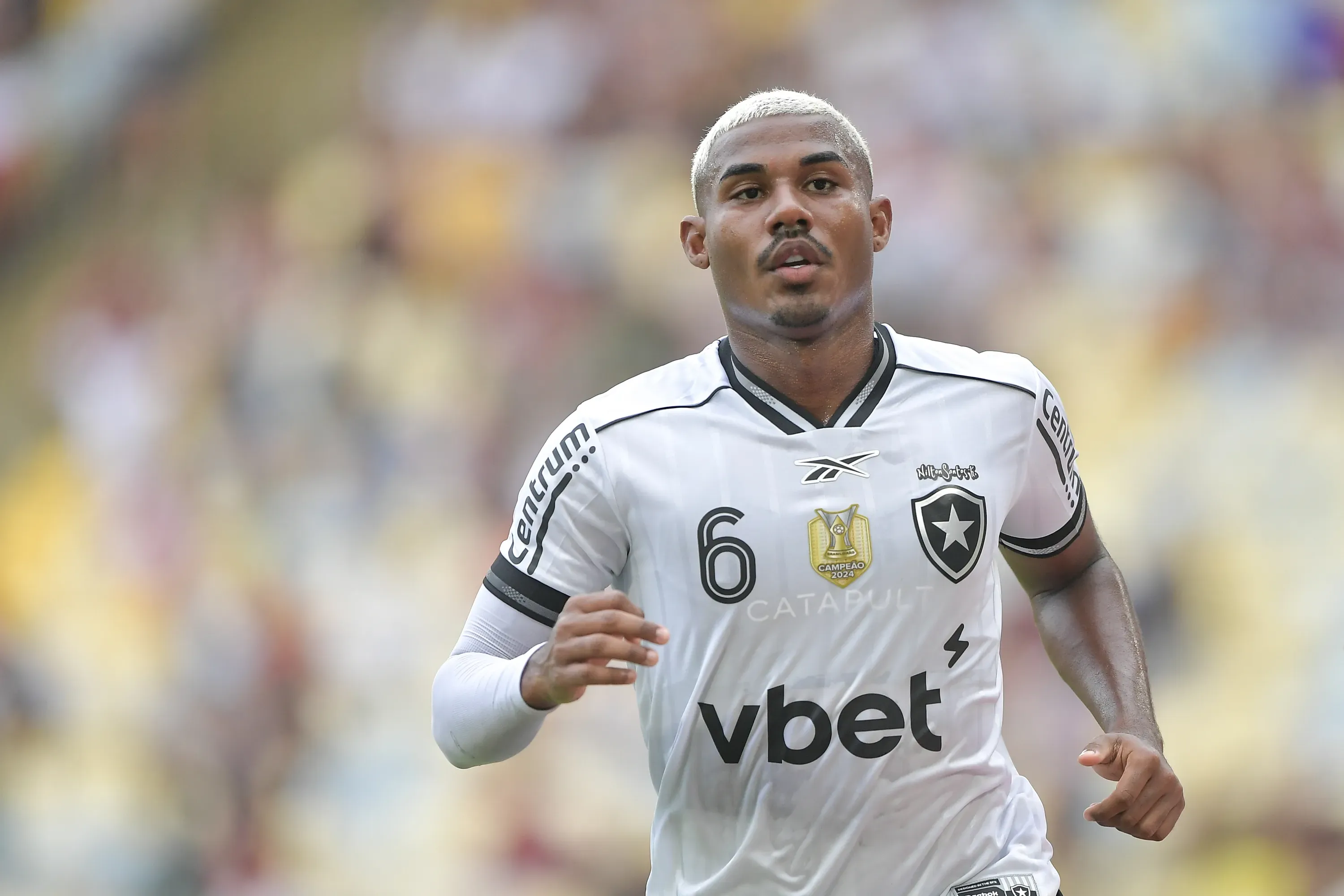 Cuiabano em campo pelo Botafogo. Foto: Thiago Ribeiro/AGIF