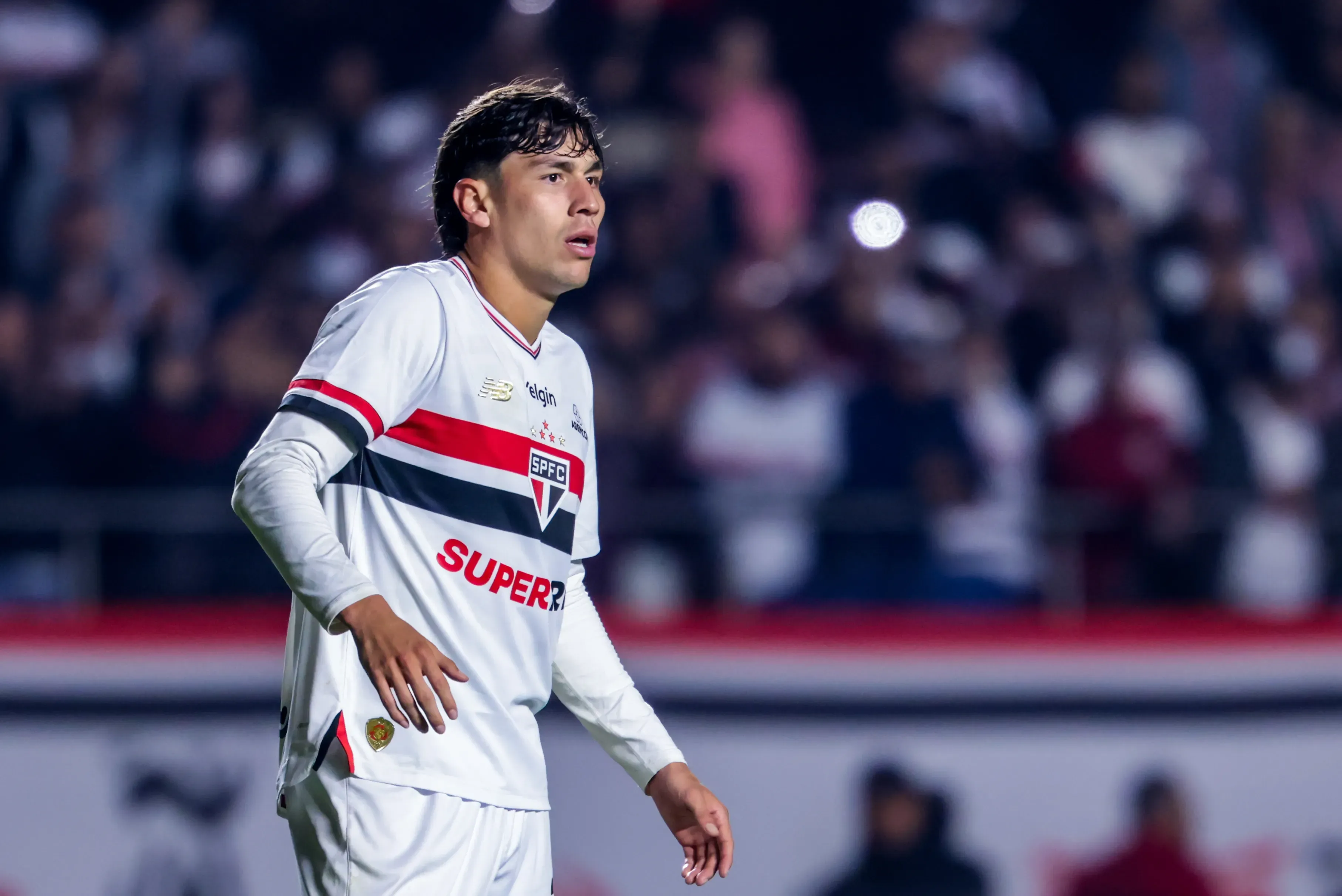 Ferraresi, jogador do São Paulo, durante partida contra o Corinthians – Foto: Marcello Zambrana/AGIF
