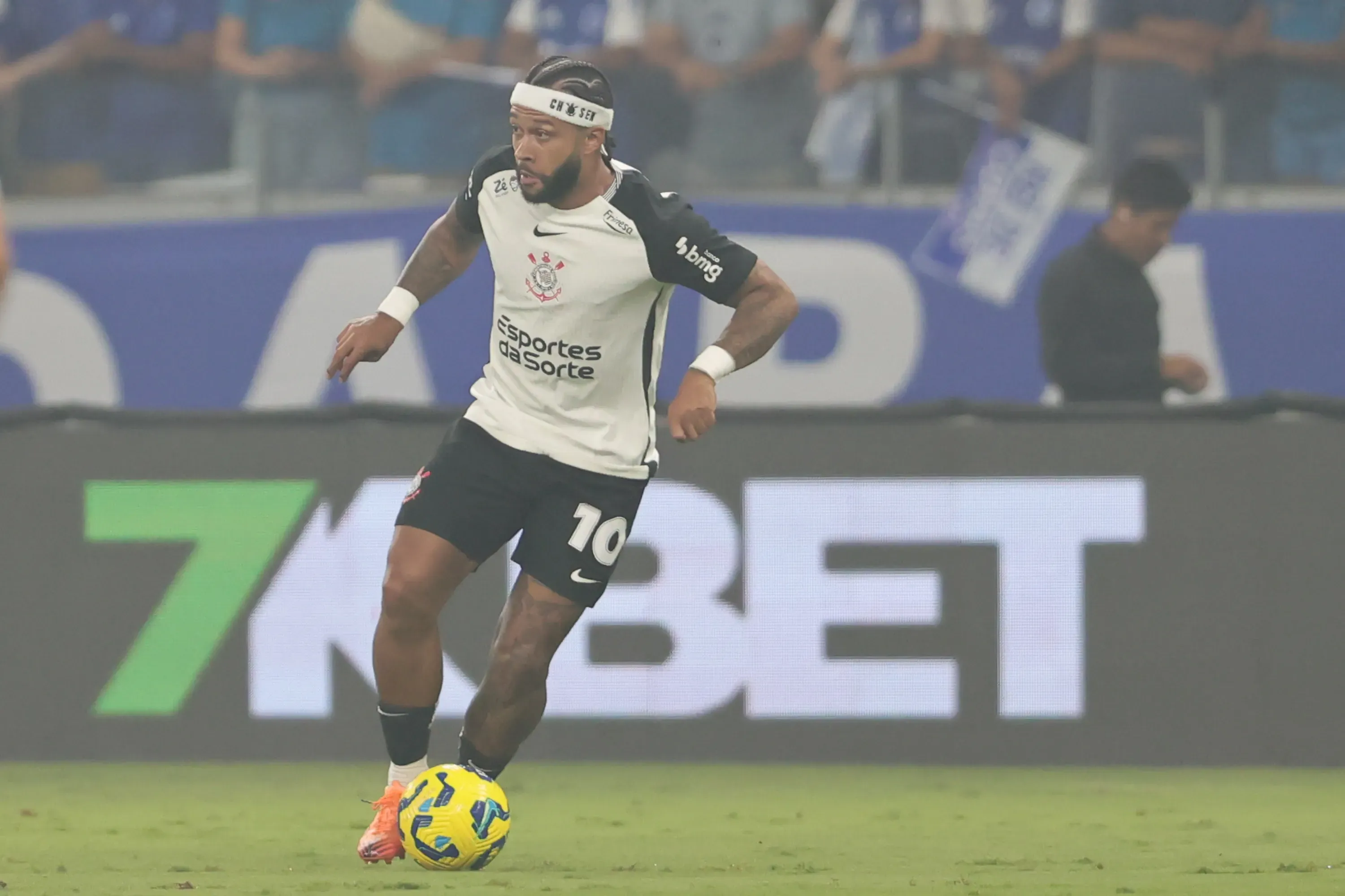 Memphis Depay jogador do Corinthians durante partida contra o Cruzeiro no estadio Mineirao pelo campeonato Copa Do Brasil 2025. Foto: Gilson Lobo/AGIF