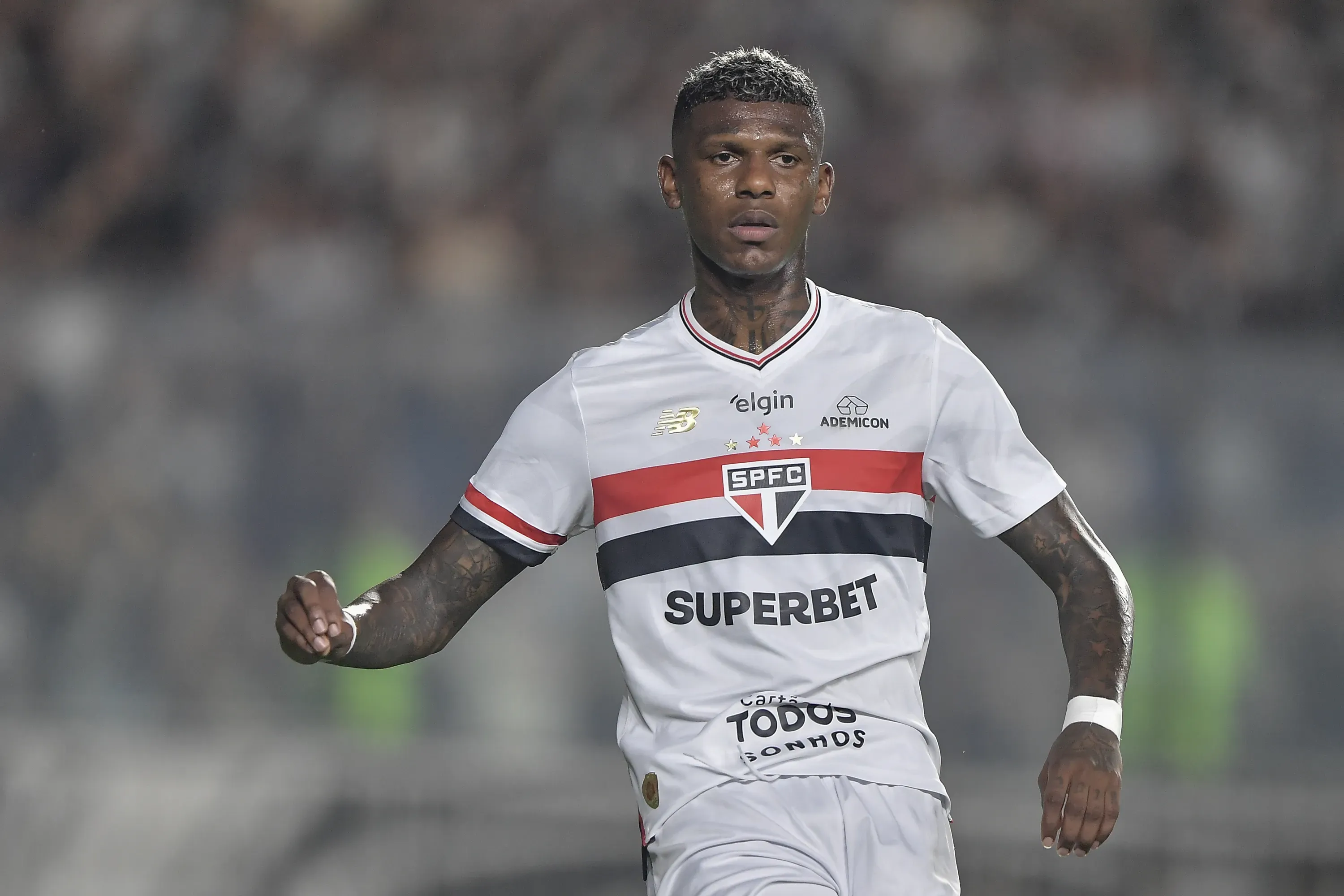 Galo está de olho em Arboleda – Foto: Thiago Ribeiro/AGIF.