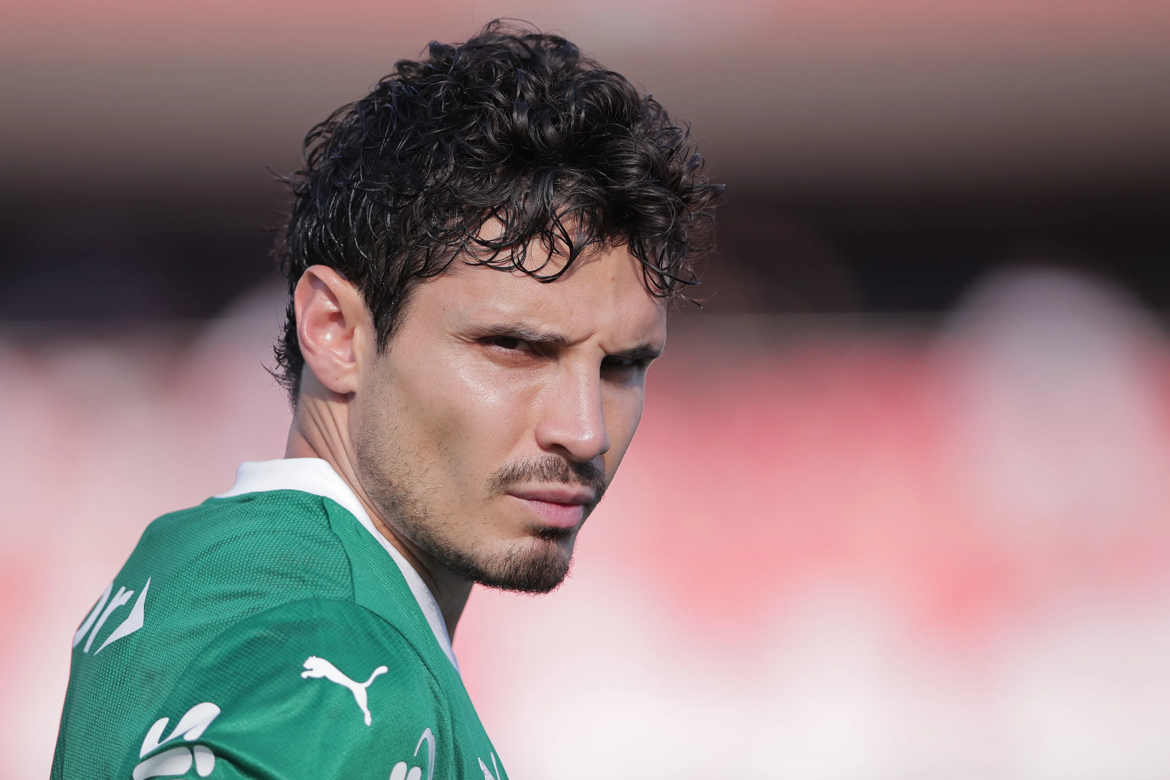 SP – SAO PAULO – 05/10/2025 – BRASILEIRO A 2025, SAO PAULO X PALMEIRAS – Raphael Veiga jogador do Palmeiras durante partida contra o Sao Paulo no estadio Morumbi pelo campeonato Brasileiro A 2025. Foto: Ettore Chiereguini/AGIF