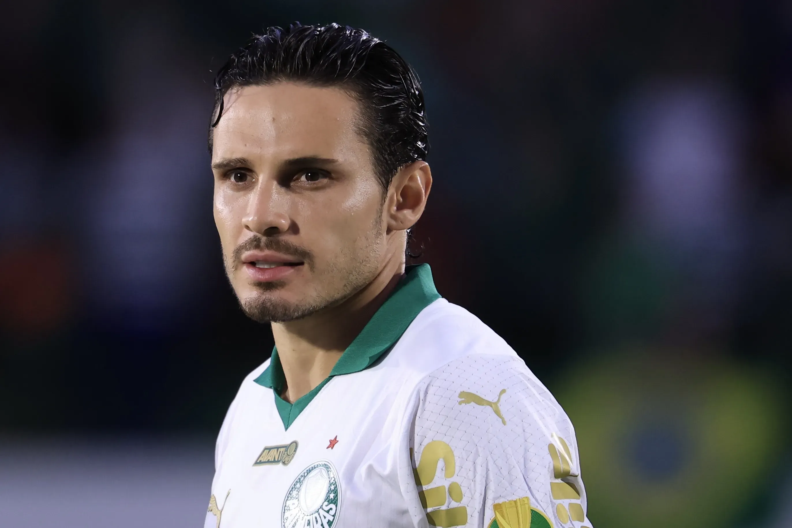 SP – CAMPINAS – 02/02/2025 – PAULISTA 2025, GUARANI X PALMEIRAS – Raphael Veiga jogador do Palmeiras durante partida contra o Guarani no estadio Brinco de Ouro pelo campeonato Paulista 2025. Foto: Marcello Zambrana/AGIF