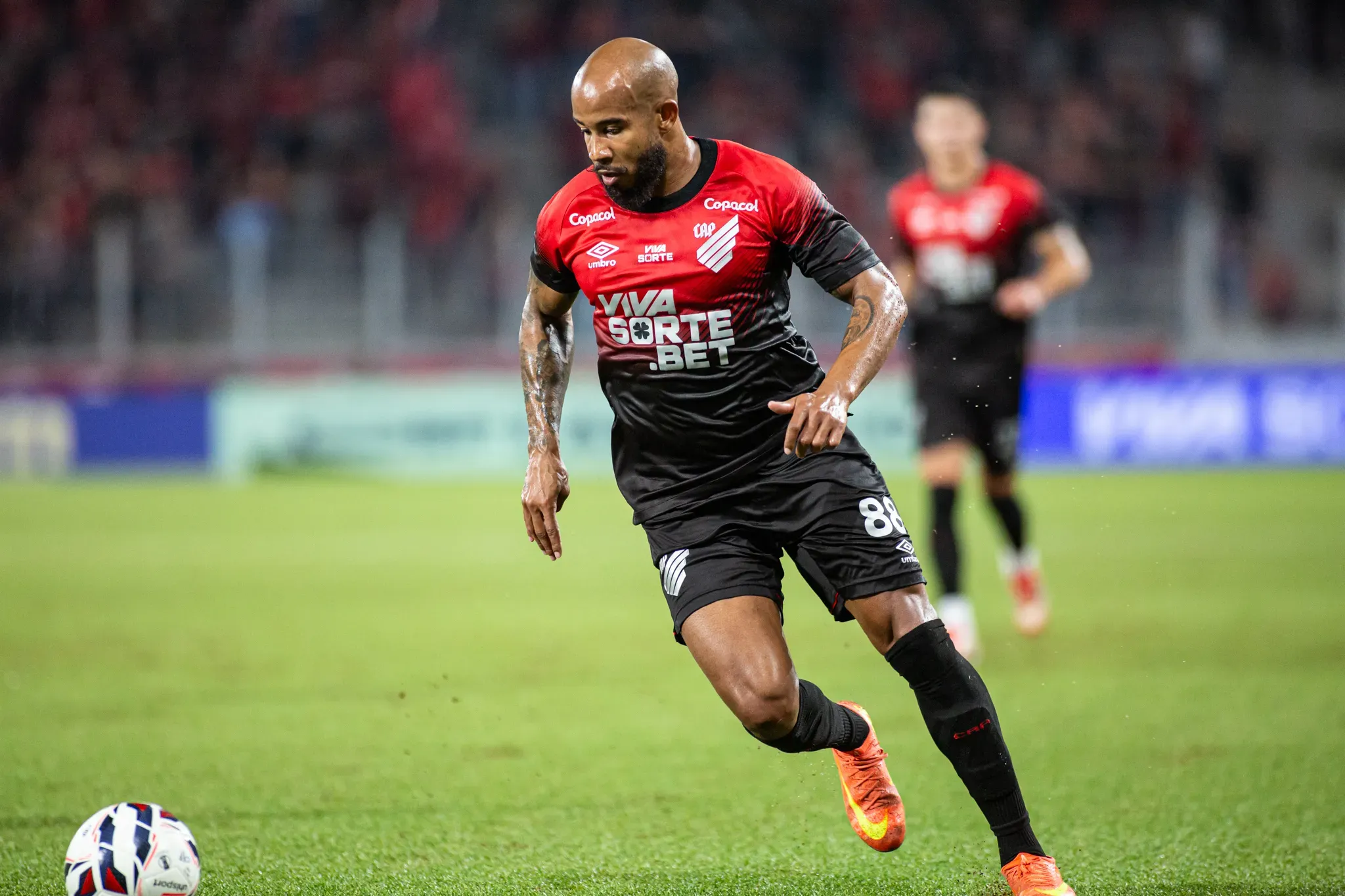 Patrick atuando no Athlético-PR em 2025 – Foto: Luis Garcia/AGIF