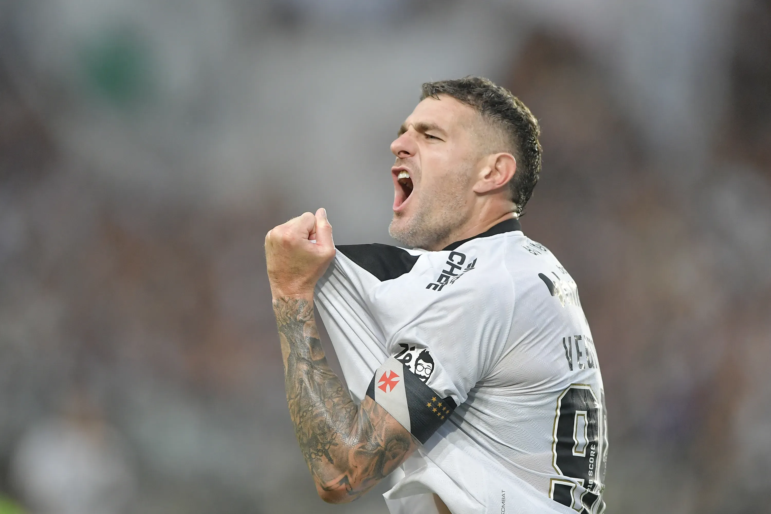 RJ – RIO DE JANEIRO – 24/08/2025 – BRASILEIRO A 2025, VASCO X CORINTHIANS – Vegetti jogador do Vasco comemora seu gol durante partida contra o Corinthians no estadio Sao Januario pelo campeonato Brasileiro A 2025. Foto: Thiago Ribeiro/AGIF