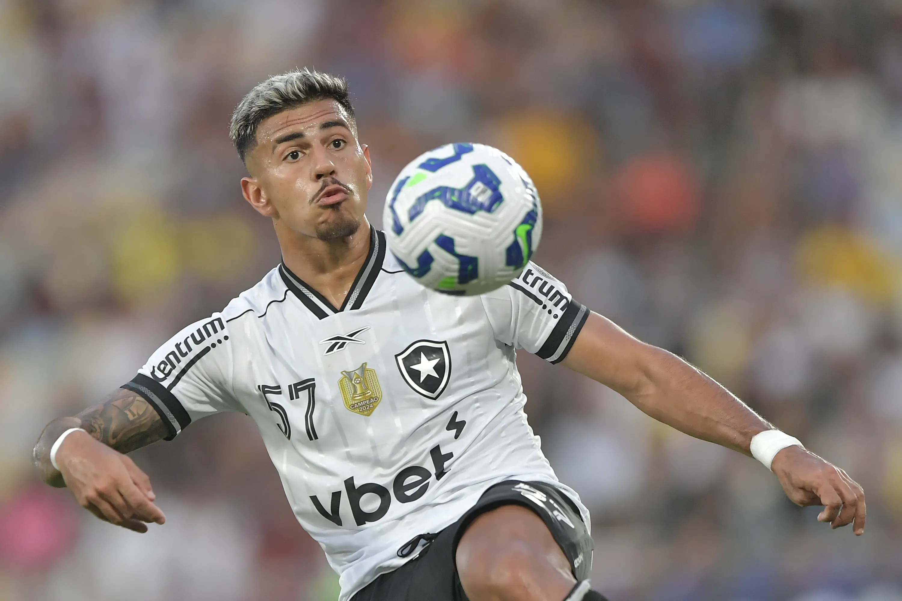 RJ – RIO DE JANEIRO – 28/09/2025 – BRASILEIRO A 2025, FLUMINENSE X BOTAFOGO – David Ricardo jogador do Botafogo durante partida contra o Fluminense no estadio Maracana pelo campeonato Brasileiro A 2025. Foto: Thiago Ribeiro/AGIF