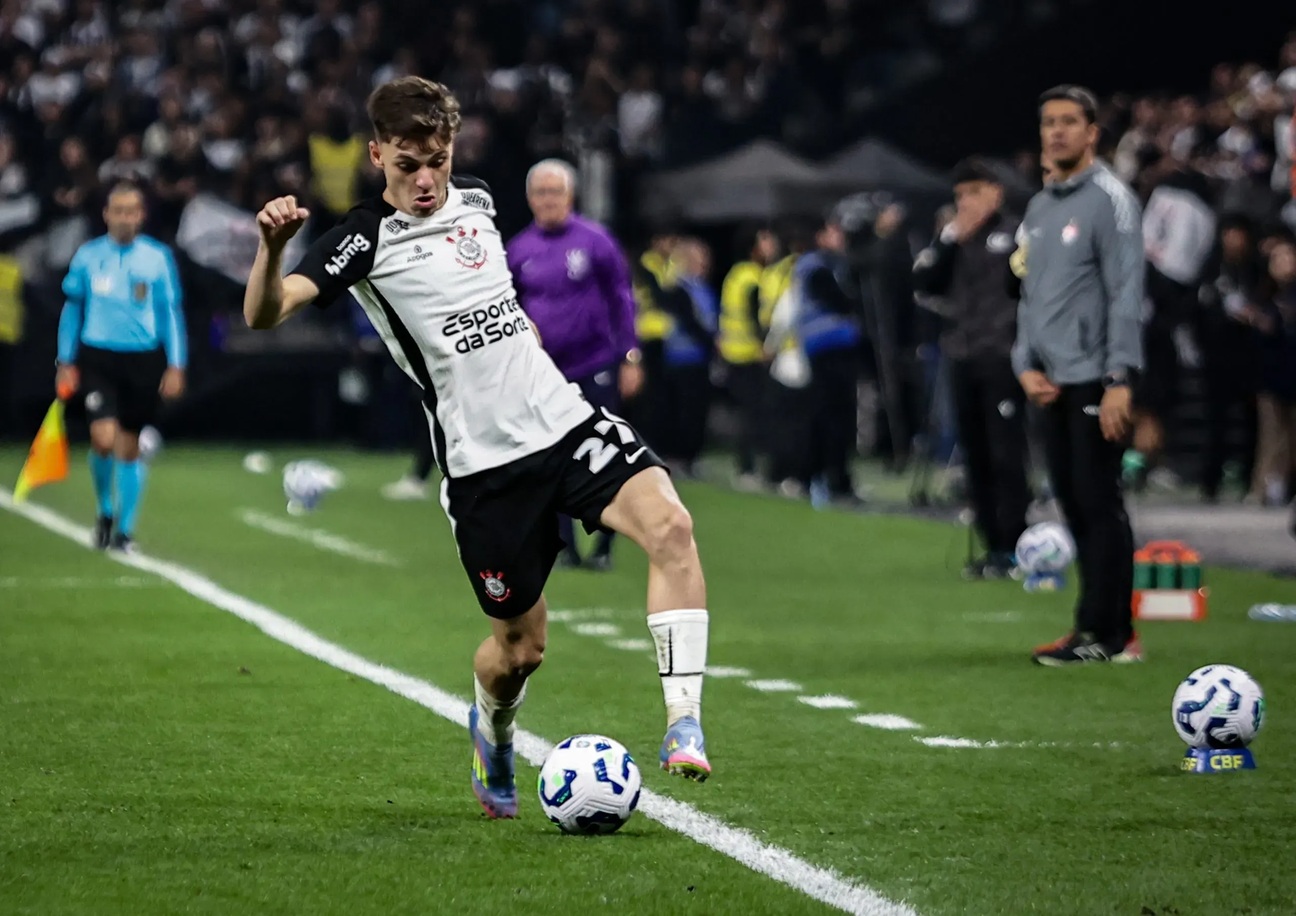 Breno Bidon durante partida contra o Vitória no Campeonato Brasileiro de 2025. Foto: Fabio Giannelli/AGIF
