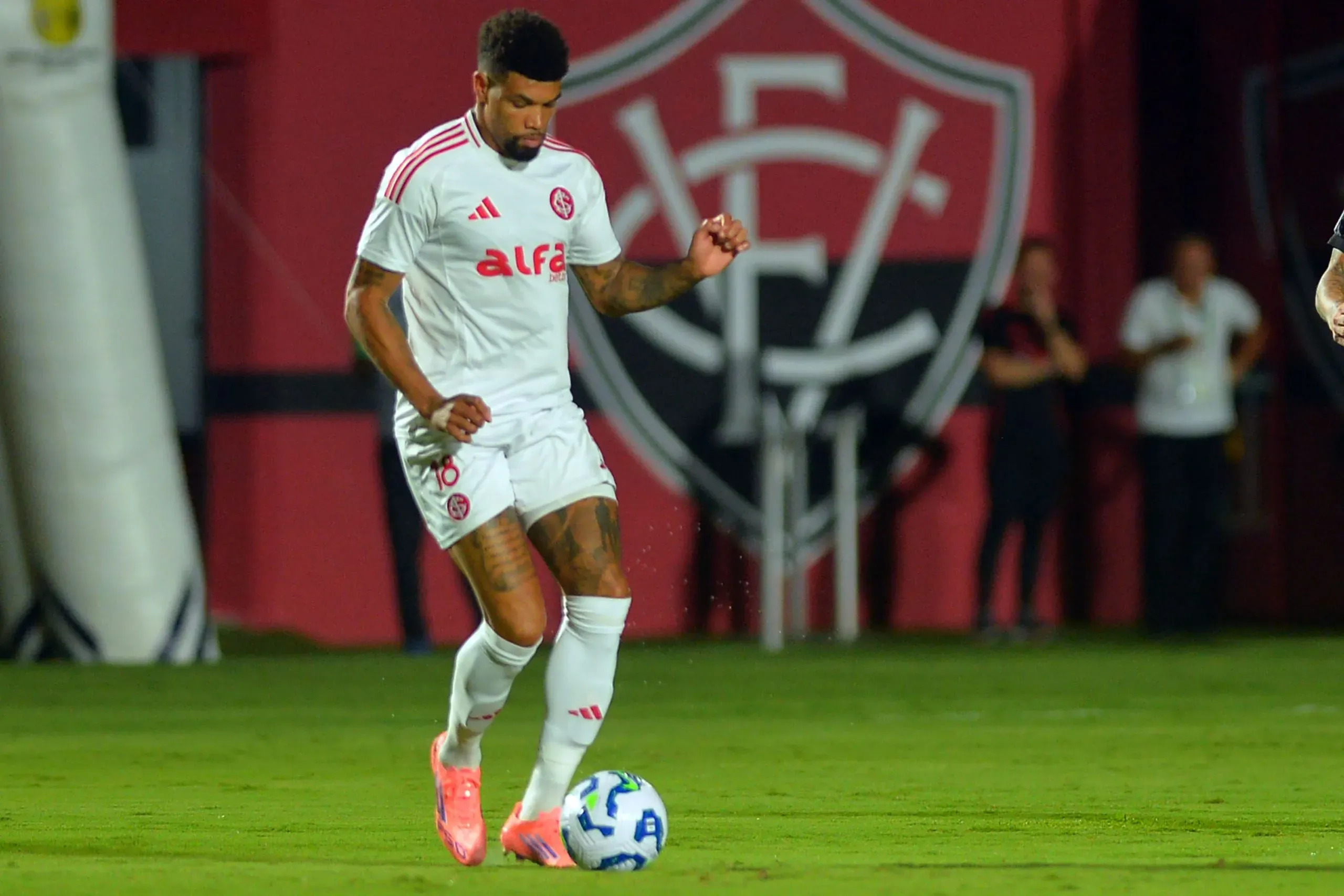 Juninho pode sair do Inter – Foto: Walmir Cirne/AGIF.