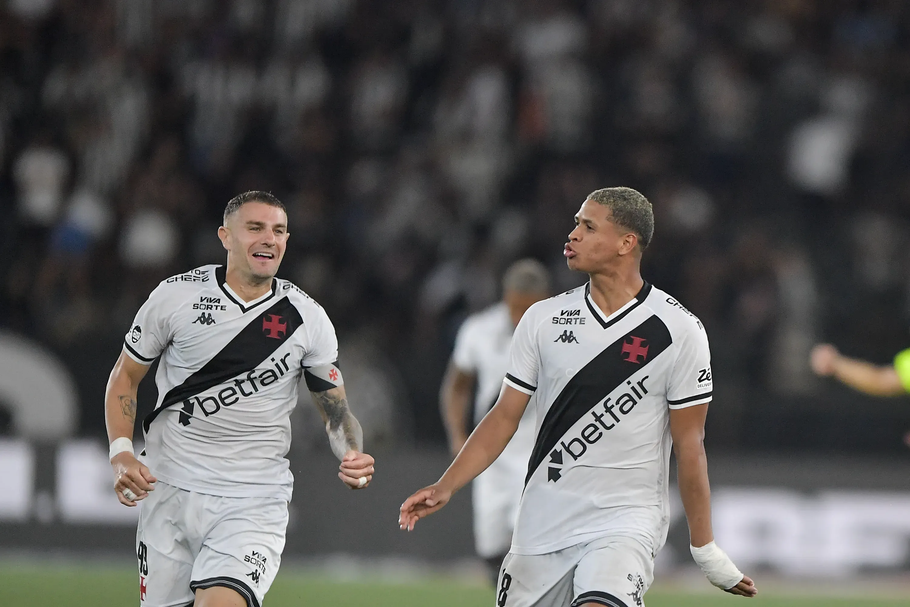 Barros jogador do Vasco durante partida contra o Botafogo no estadio Engenhao pelo campeonato Copa Do Brasil 2025. Foto: Thiago Ribeiro/AGIF