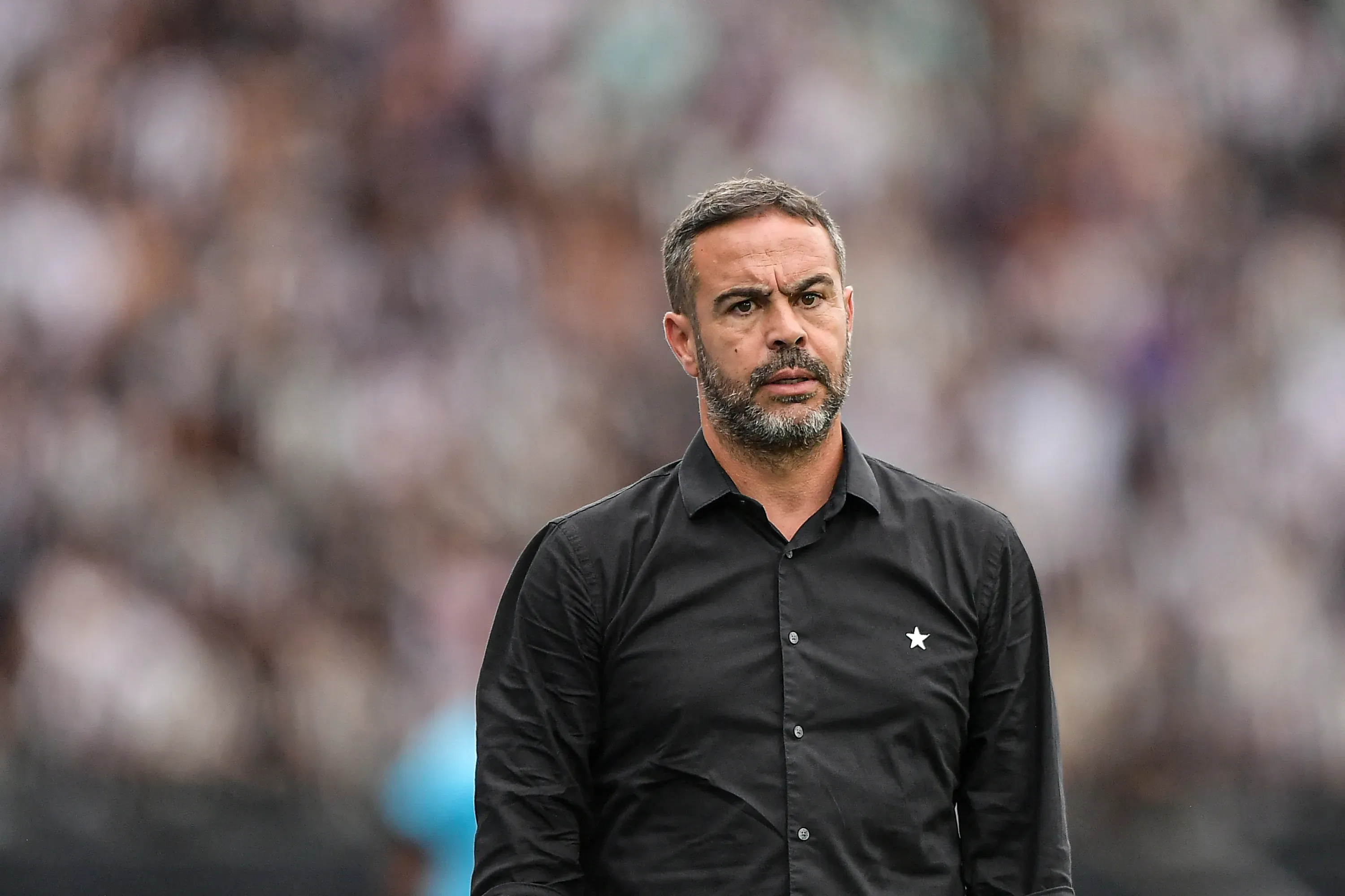 Artur Jorge comandando o Botafogo em 2024 – Foto: Thiago Ribeiro/AGIF