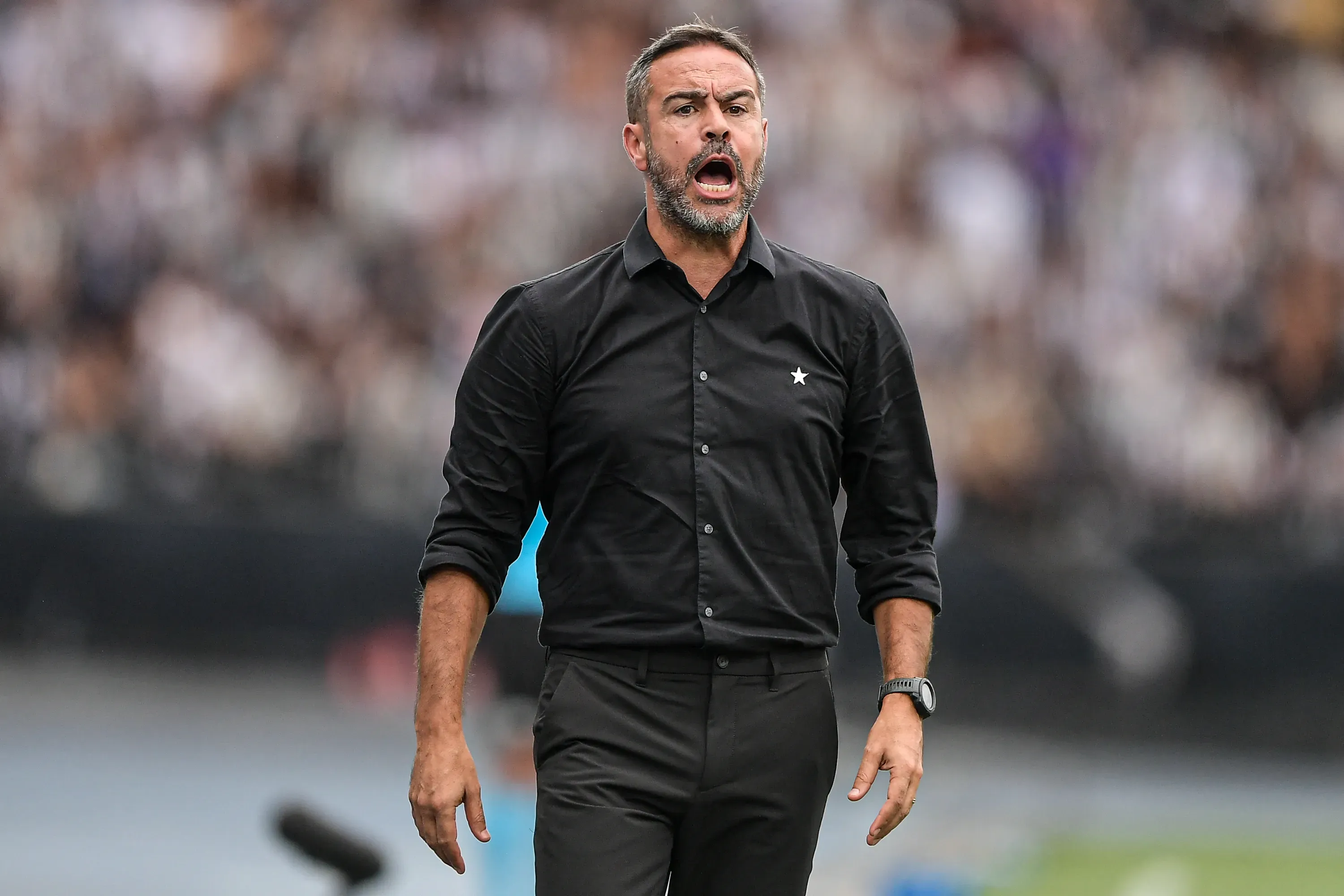 Artur Jorge tecnico do Botafogo durante partida contra o Sao Paulo no estadio Engenhao pelo campeonato Brasileiro A 2024. Foto: Thiago Ribeiro/AGIF