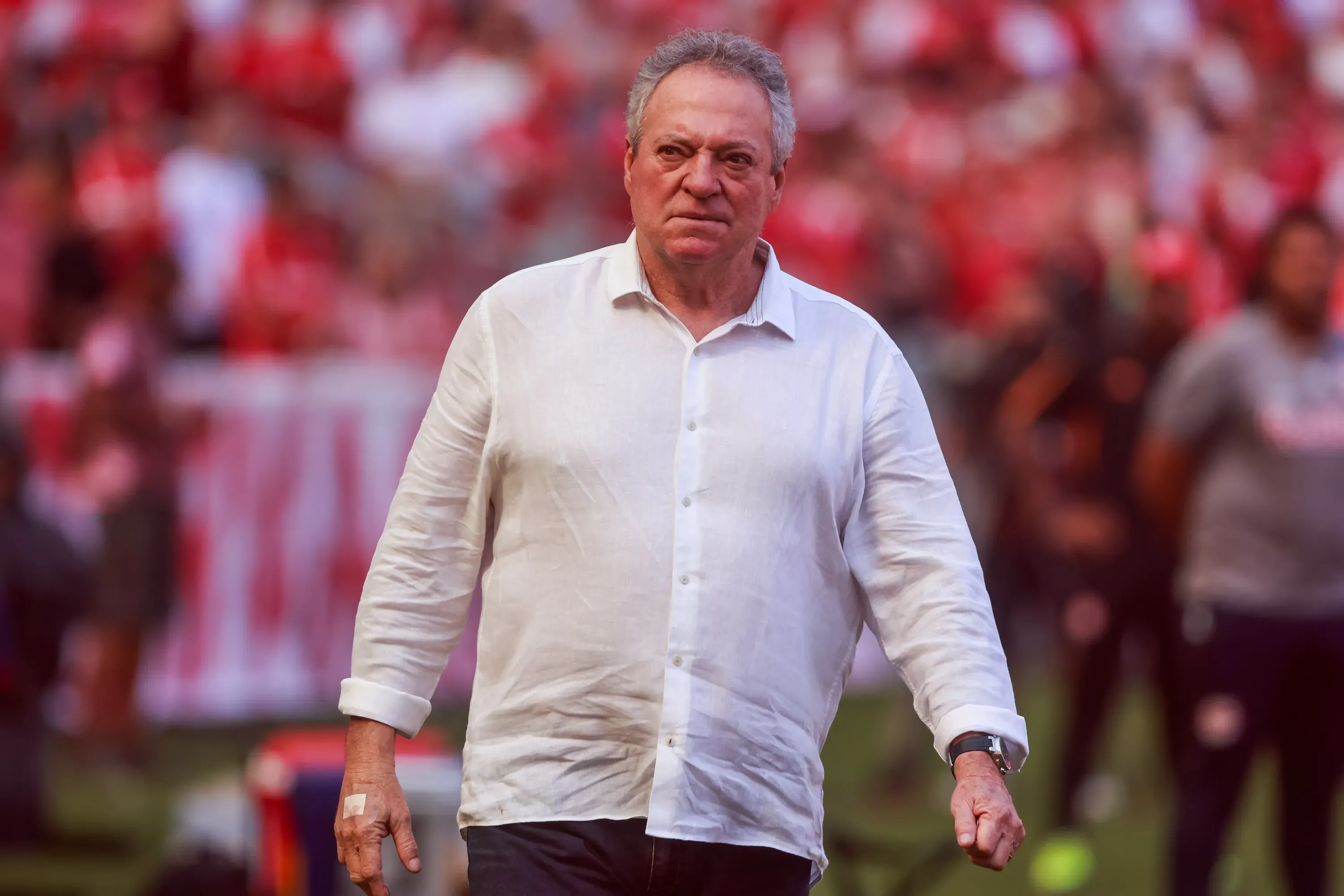 Abel Braga durante partida contra o Bragantino no Campeonato Brasileiro de 2025. Foto: Luiz Erbes/AGIF