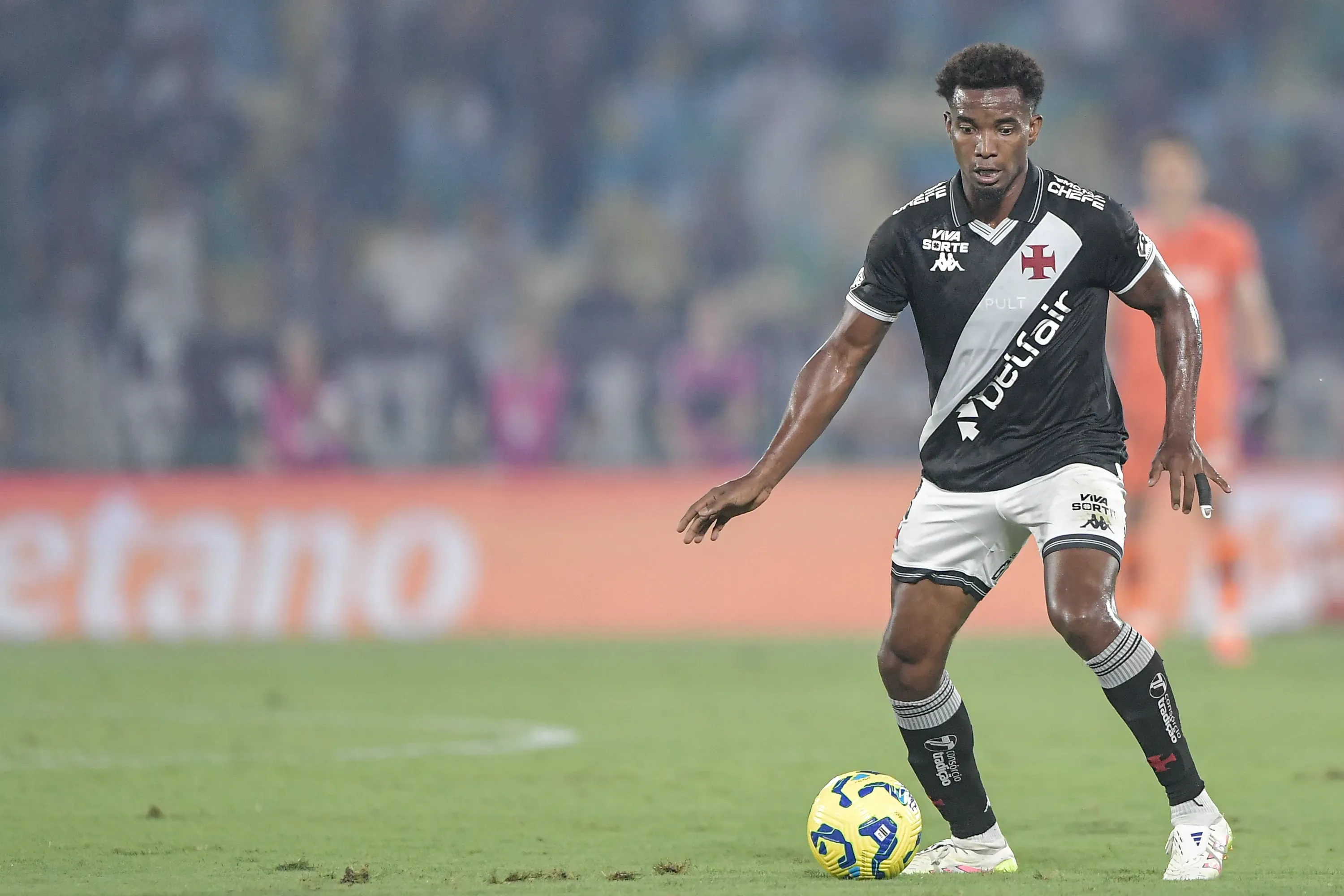 Thiago Mendes jogador do Vasco durante partida contra o Fluminense no estadio Maracana pelo campeonato Copa Do Brasil 2025. Foto: Thiago Ribeiro/AGIF