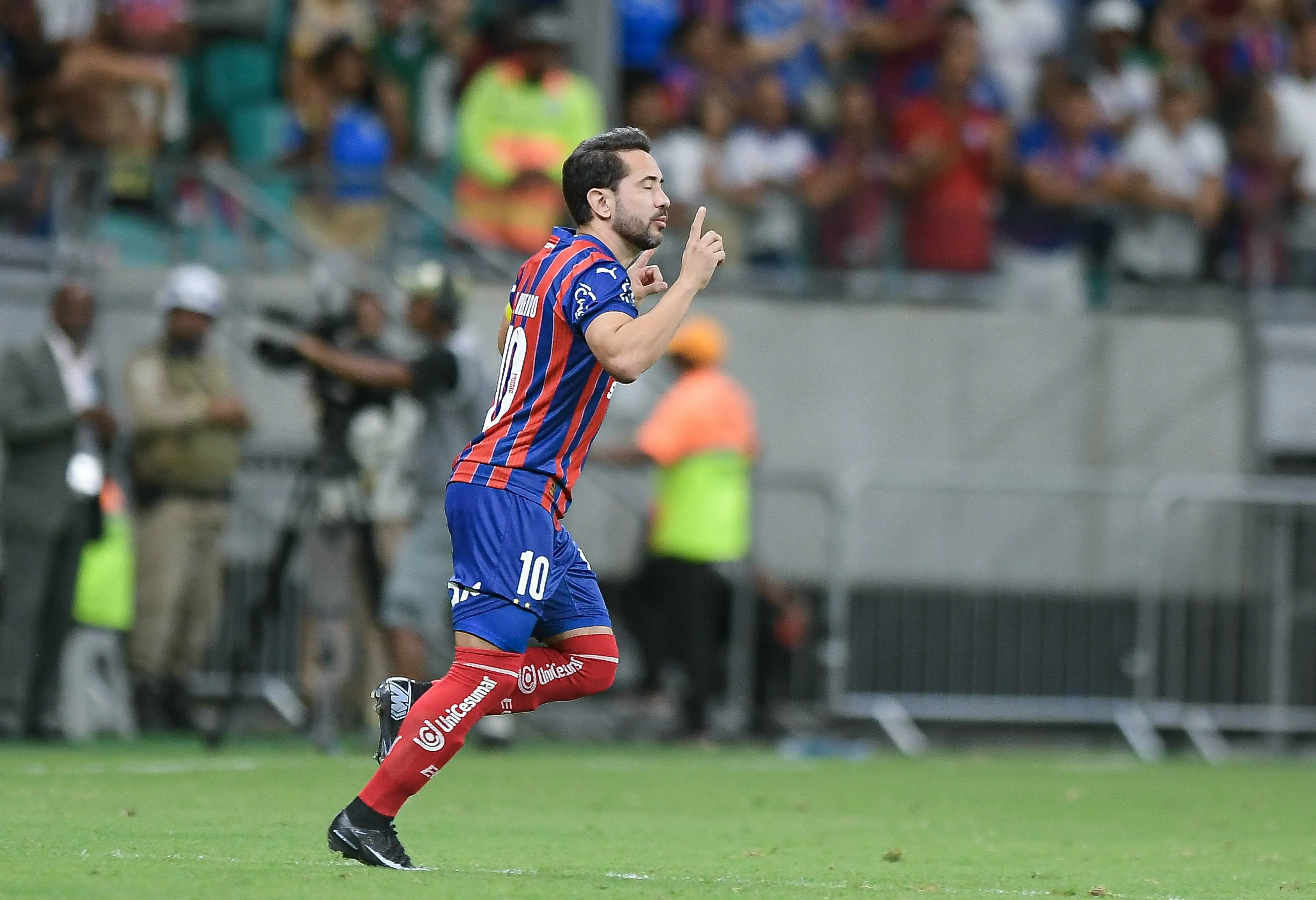 Everton Ribeiro jogador do Bahia durante partida contra o Bragantino no estadio Arena Fonte Nova pelo campeonato Brasileiro A 2025. Foto: Jhony Pinho/AGIF