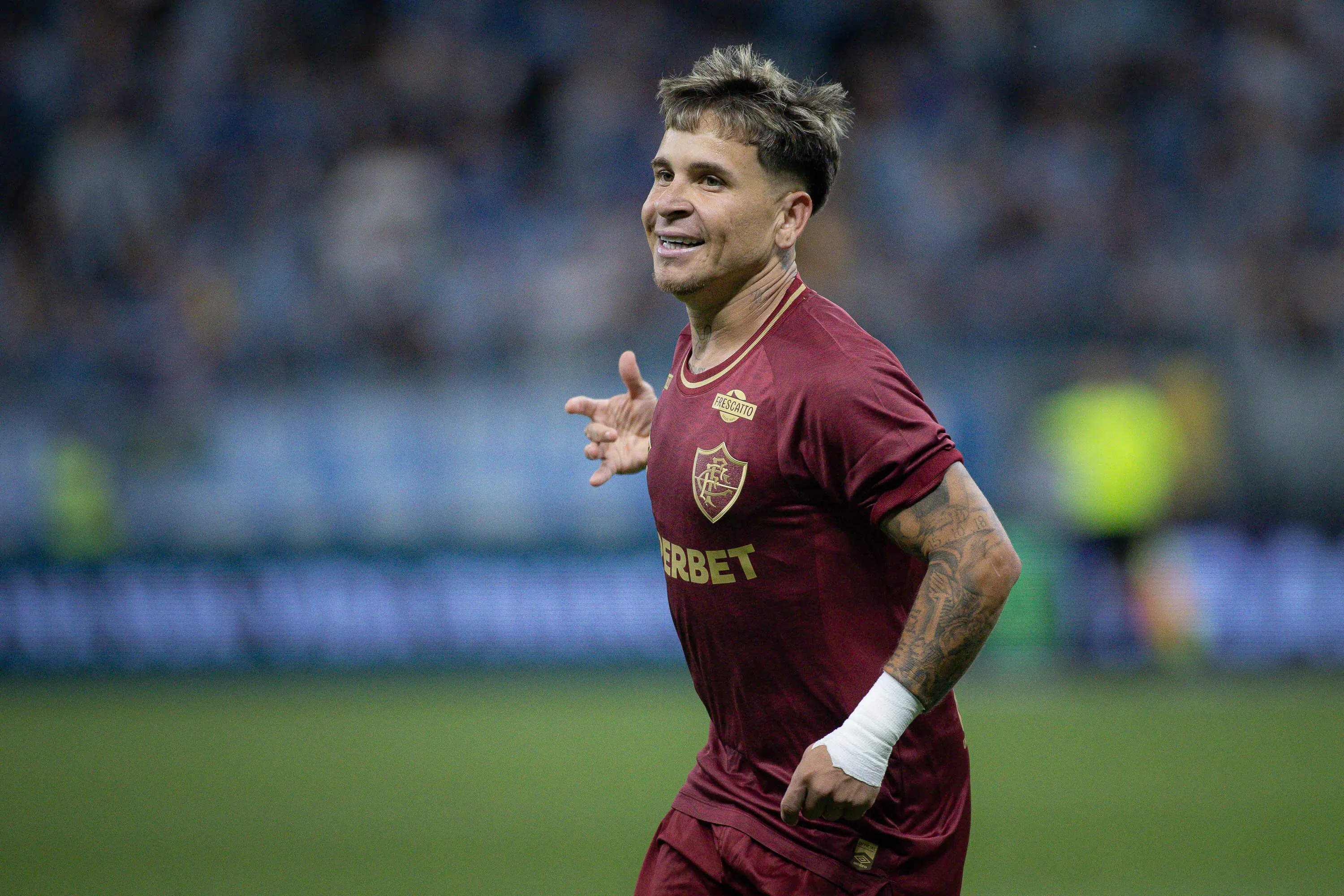 Yeferson Soteldo jogador do Fluminense comemora seu gol durante partida contra o Gremio no estadio Arena do Gremio pelo campeonato Brasileiro A 2025. Foto: Maxi Franzoi/AGIF