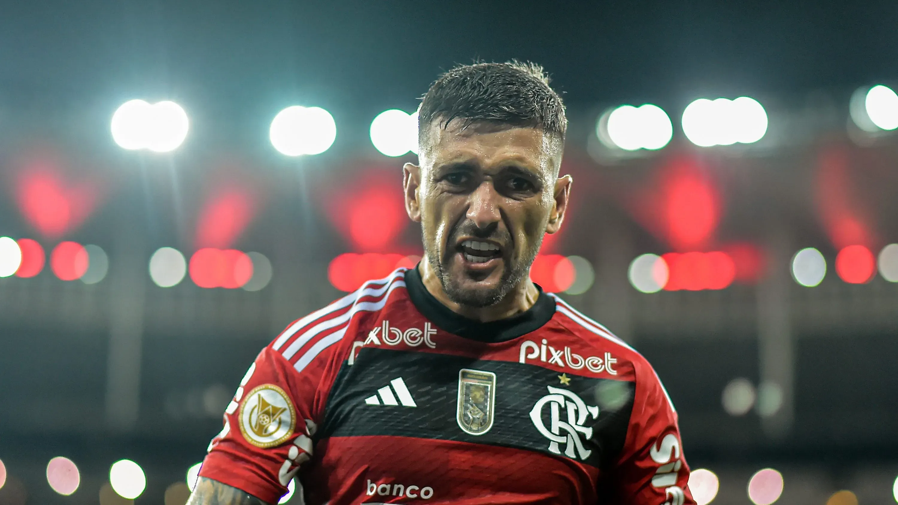 Arrascaeta em partida pelo Flamengo. Foto: Thiago Ribeiro/AGIF