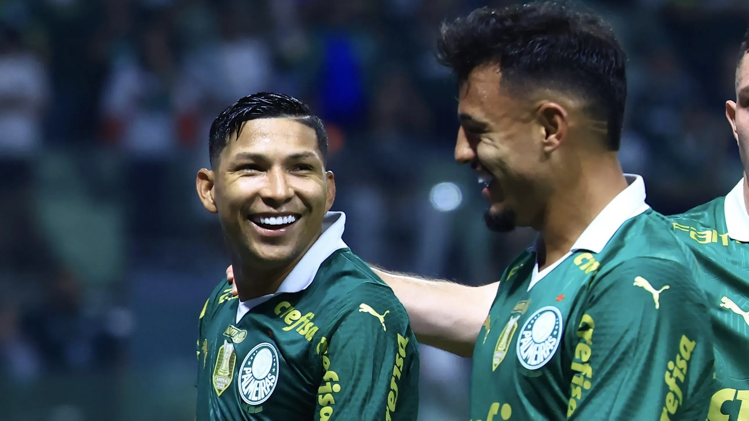 Rony e Gabriel Menino em campo pelo Palmeiras. Foto: Marcello Zambrana/AGIF