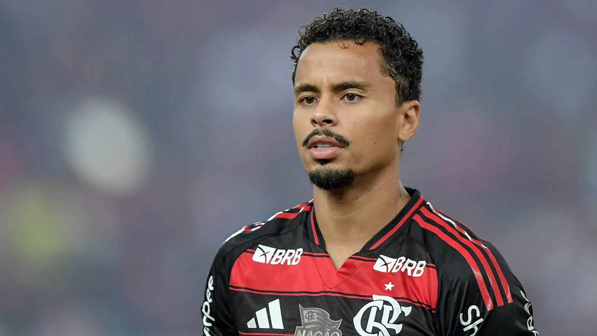 Allan jogador do Flamengo durante partida contra o Bahia no estadio Maracana pelo campeonato Brasileiro A 2025. Foto: Thiago Ribeiro/AGIF