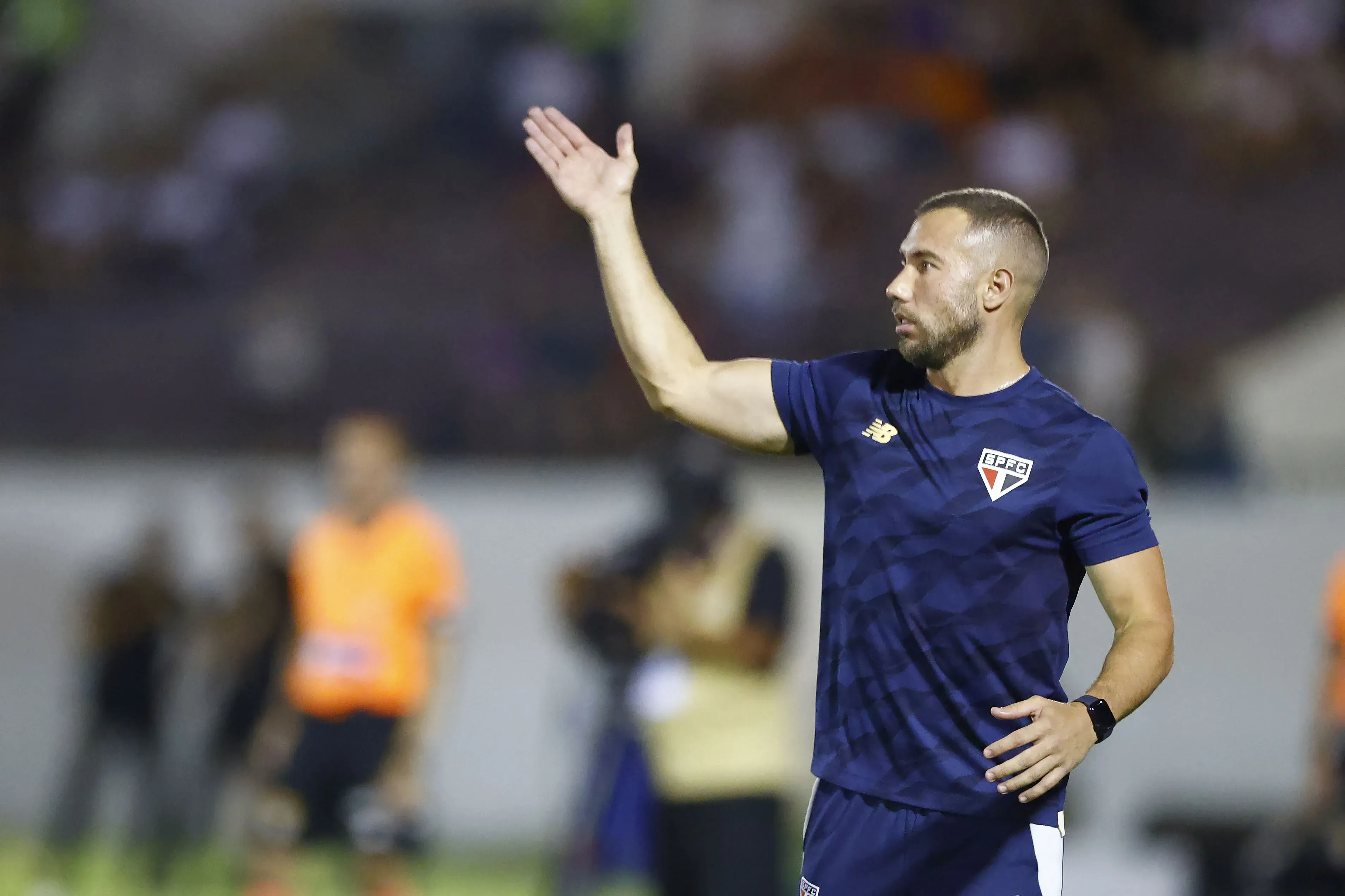 Allan Barcellos tecnico do Sao Paulo durante partida contra o Criciuma no estadio Fonte Luminosa pelo campeonato Copa Sao Paulo 2025. Foto: Thiago Calil/AGIF