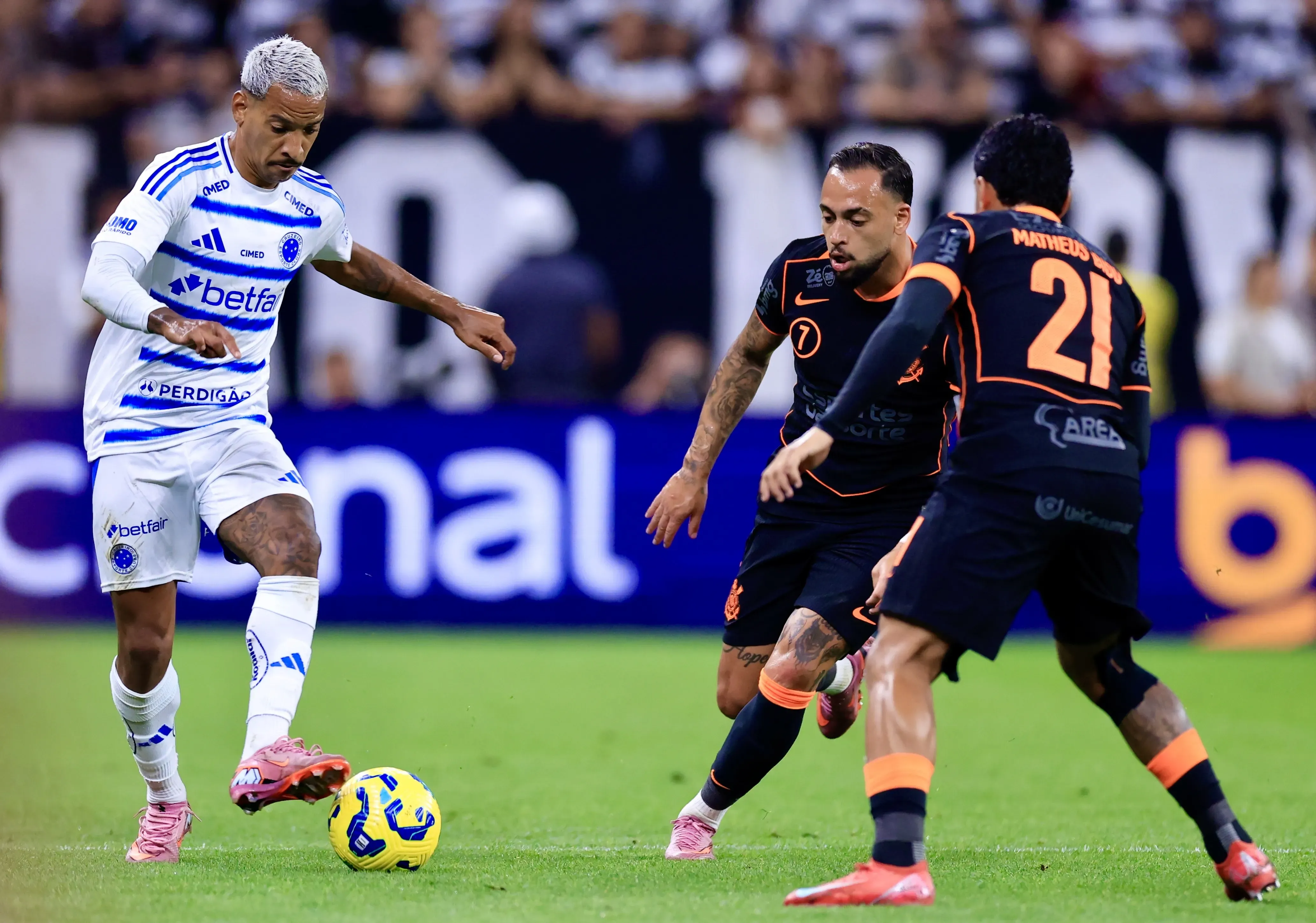 SP – SAO PAULO – 14/12/2025 – COPA DO BRASIL 2025, CORINTHIANS X CRUZEIRO – Mateus Pereira jogador do Cruzeiro durante partida contra o Corinthians no estadio Arena Corinthians pelo campeonato Copa Do Brasil 2025. Foto: Marcello Zambrana/AGIF