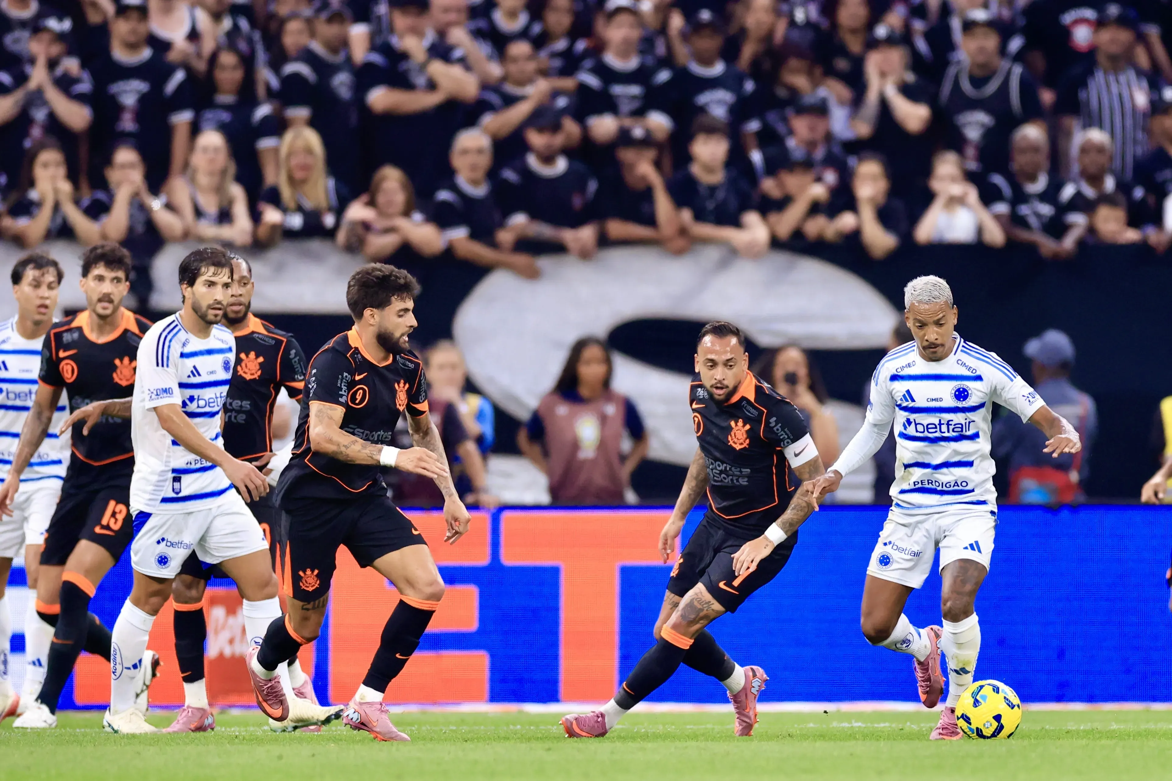 Jogadores do Corinthians e Cruzeiro durante partida no estadio Arena Corinthians pelo campeonato Copa Do Brasil 2025. Foto: Marcello Zambrana/AGIF