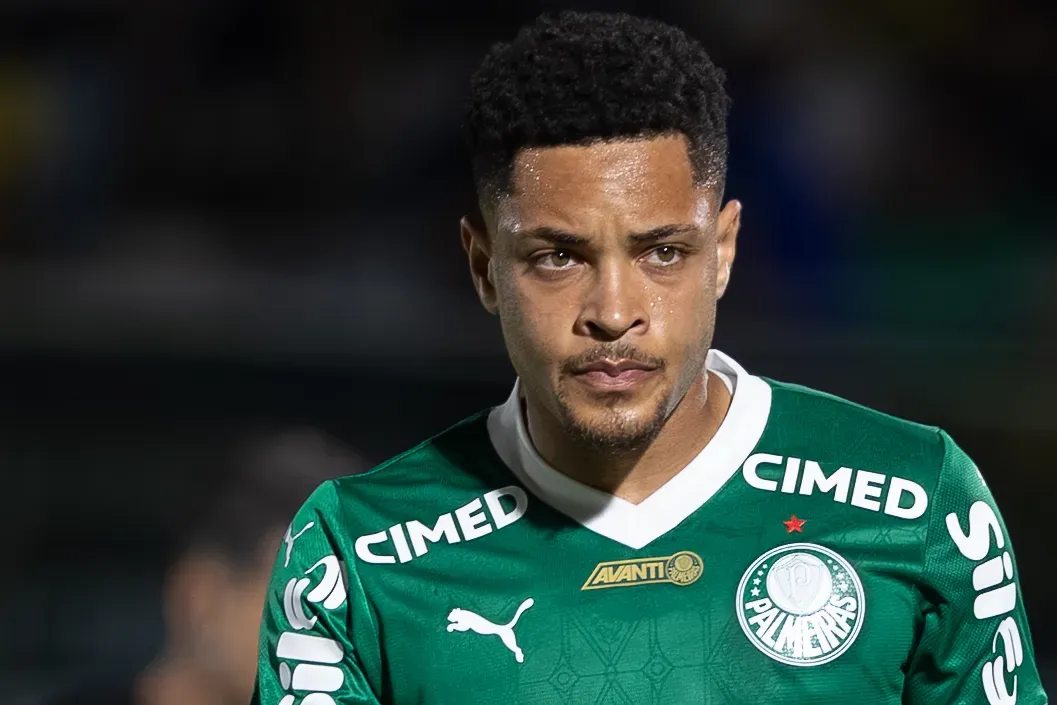 SP – MIRASSOL – 09/11/2025 – BRASILEIRO A 2025, MIRASSOL X PALMEIRAS – Vitor Roque jogador do Palmeiras lamenta durante partida contra o Mirassol no estadio Jose Maria de Campos Maia pelo campeonato Brasileiro A 2025. Foto: Joisel Amaral/AGIF