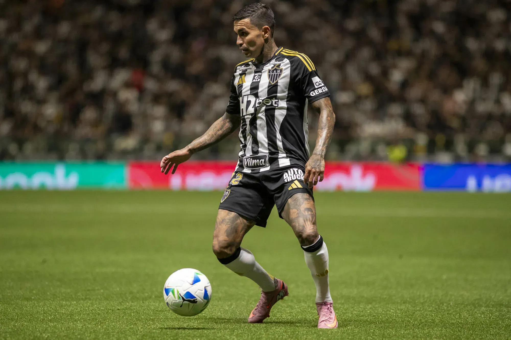 MG – BELO HORIZONTE – 28/10/2025 – COPA SUL-AMERICANA 2025, ATLETICO-MG X INDEPENDIENTE DEL VALLE – Dudu jogador do Atletico-MG durante partida contra o Independiente del Valle no estadio Arena MRV pelo campeonato Copa Sul-americana 2025. Foto: Fernando Moreno/AGIF