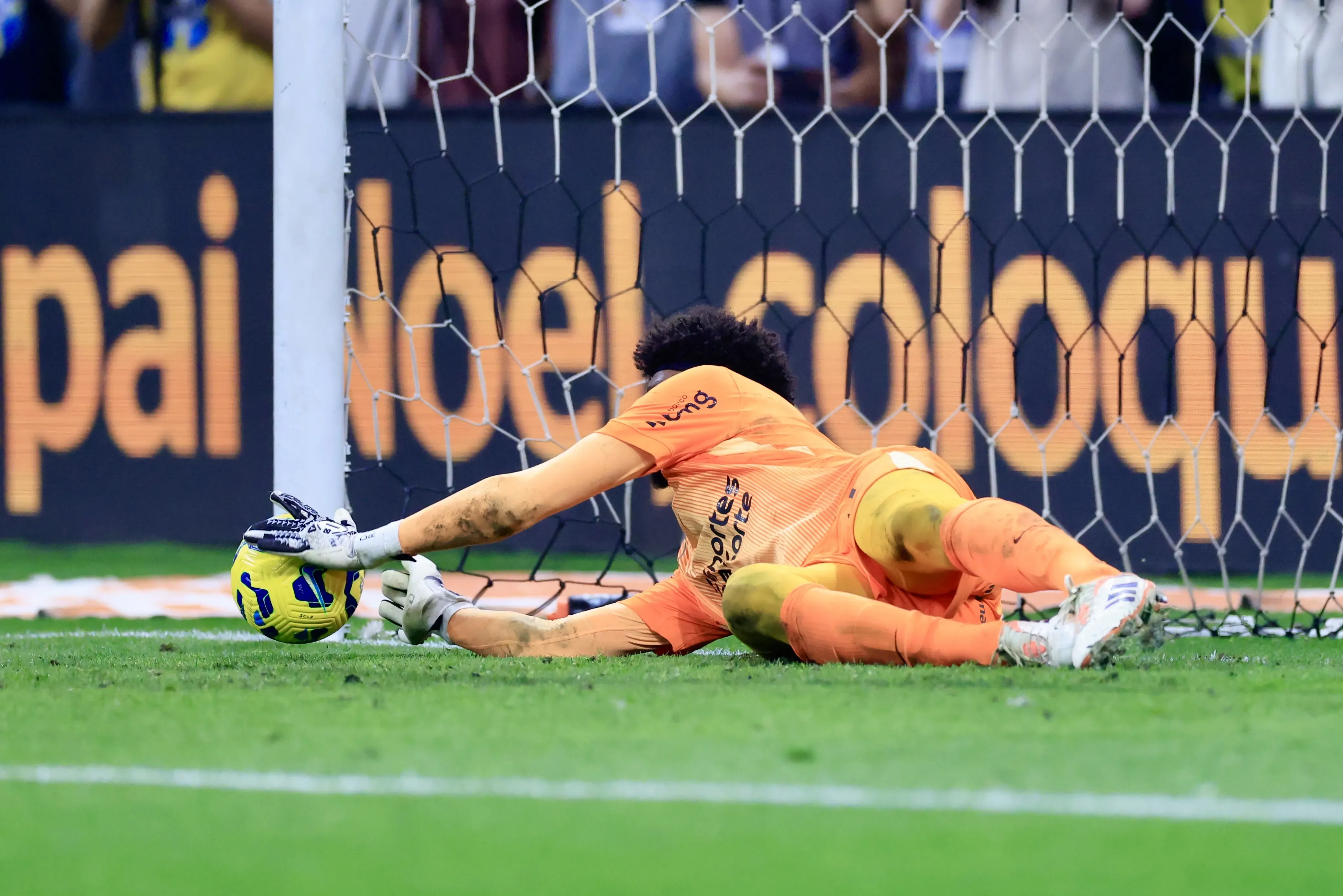 Hugo Souza goleiro do Corinthians durante partida contra o Cruzeiro no estadio Arena Corinthians pelo campeonato Copa Do Brasil 2025. Foto: Marcello Zambrana/AGIF