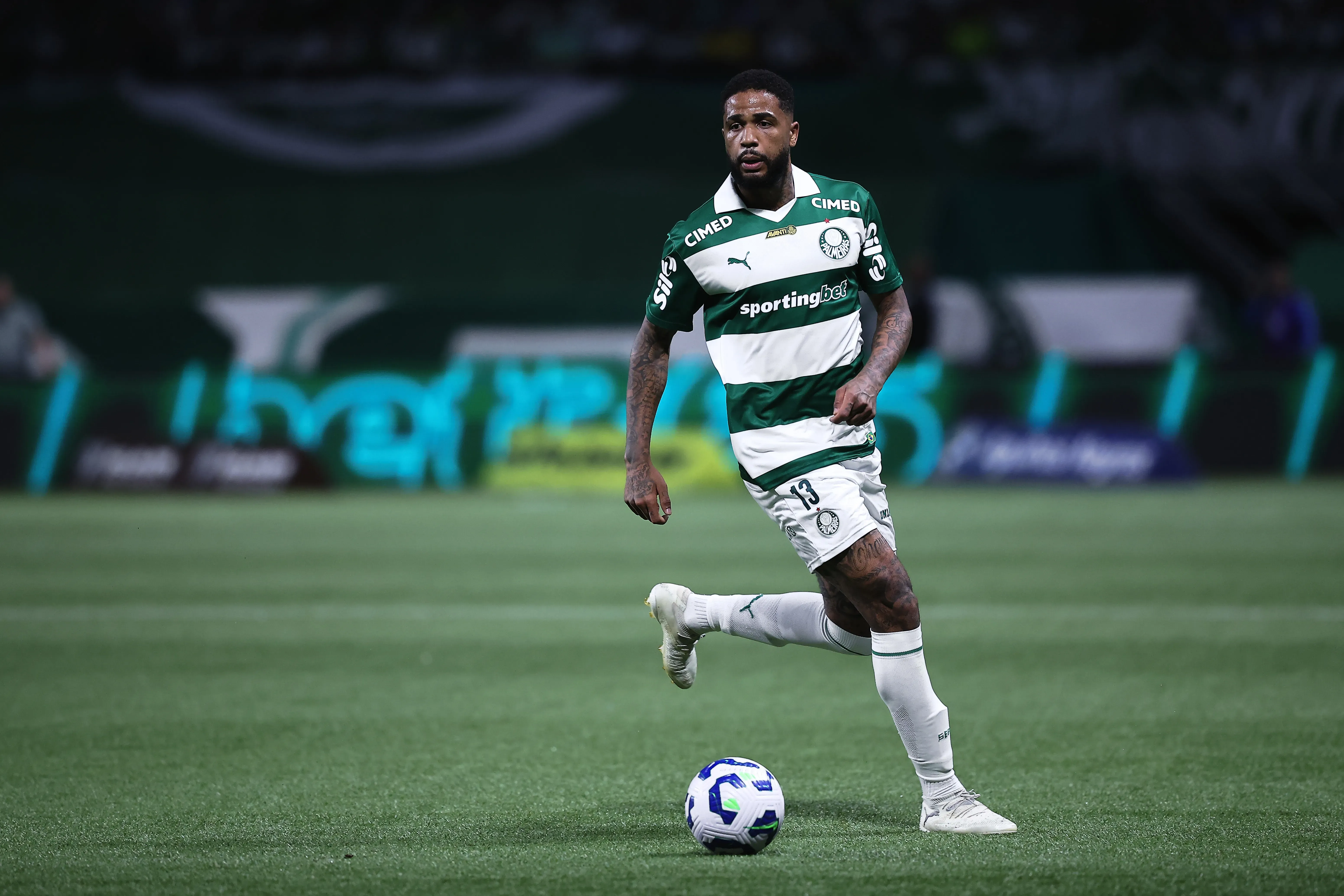 SP – SAO PAULO – 19/11/2025 – BRASILEIRO A 2025, PALMEIRAS X VITORIA – Micael jogador do Palmeiras durante partida contra o Vitoria no estadio Arena Allianz Parque pelo campeonato Brasileiro A 2025. Foto: Ettore Chiereguini/AGIF