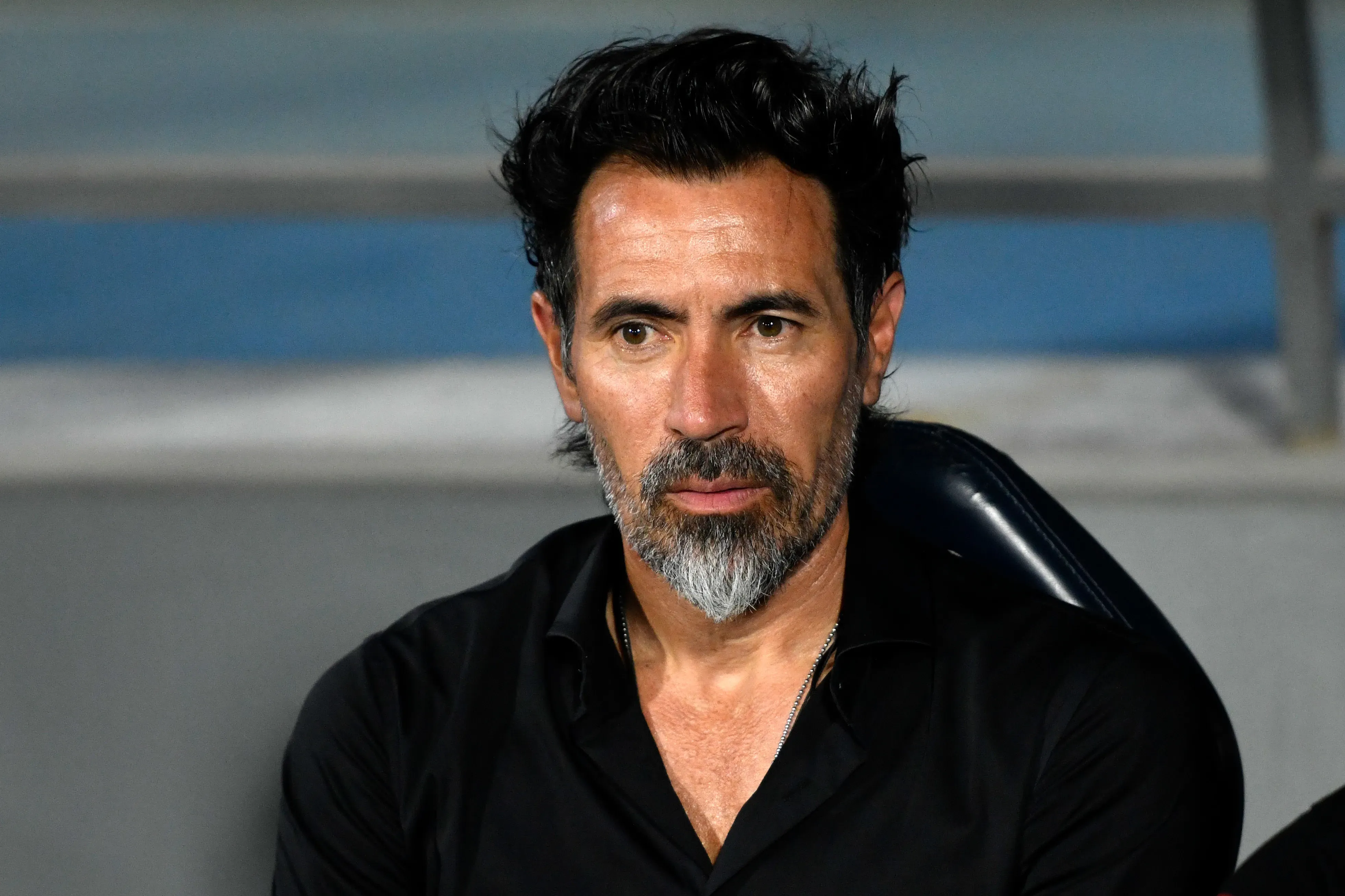 CORDOBA, ARGENTINA – MARCH 13: Eduardo Dominguez, Head Coach of Estudiantes de la Plata, looks on prior to the Supercopa Argentina 2024 match between River Plate and Estudiantes de la Plata at Mario Alberto Kempes Stadium on March 13, 2024 in Cordoba, Argentina. (Photo by Hernan Cortez/Getty Images)