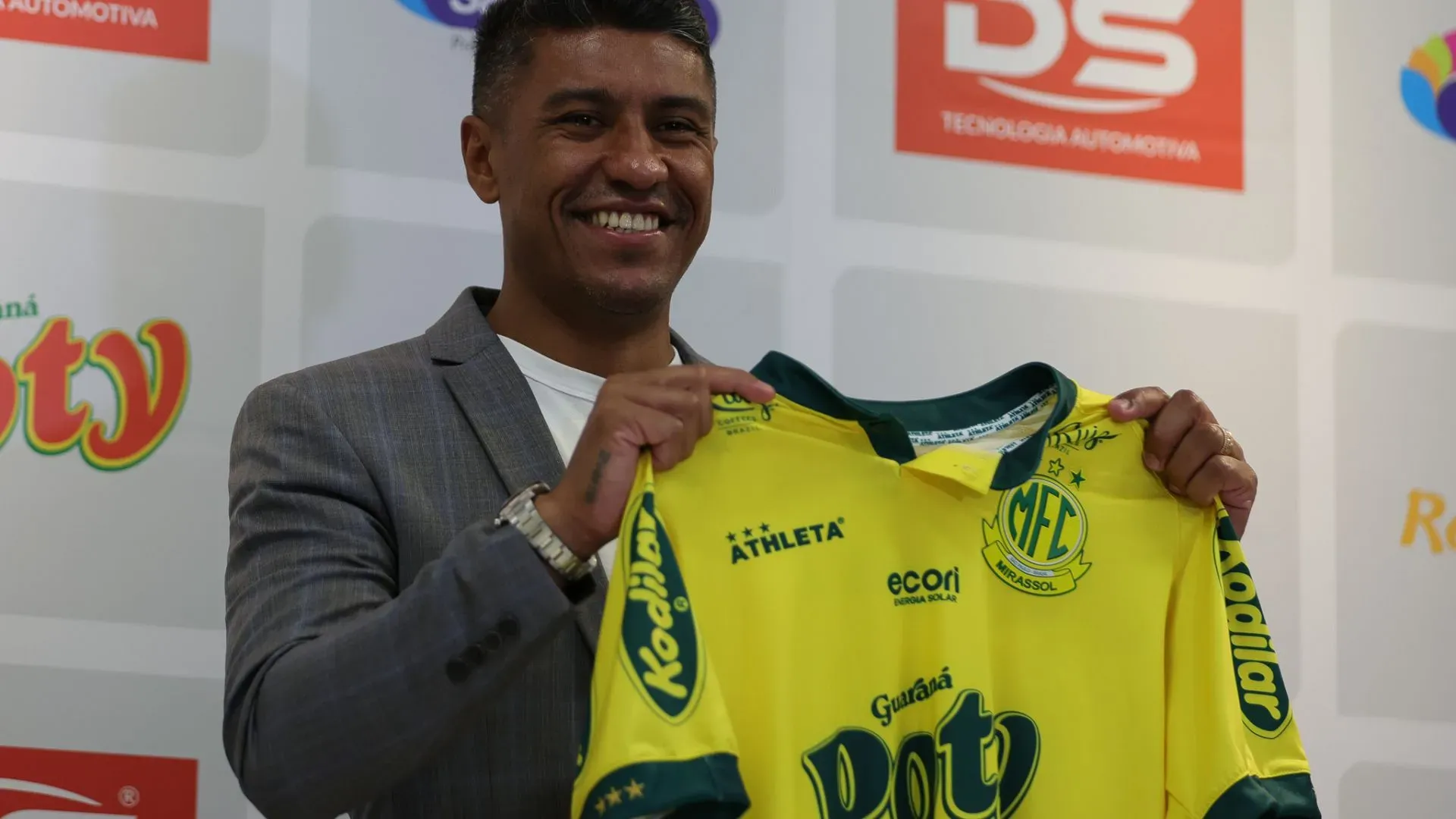 Paulinho continua no Mirassol