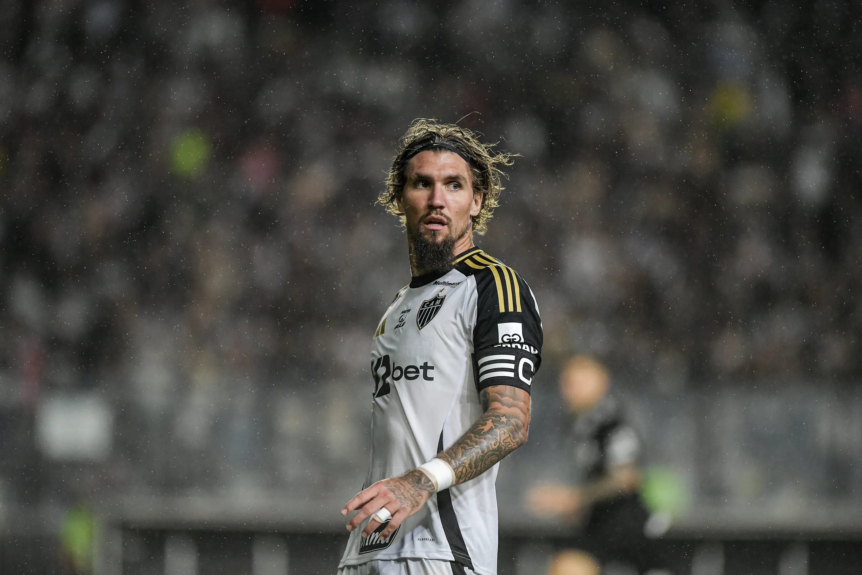 Lyanco jogador do Atletico-MG durante partida contra o Vasco no estadio Sao Januario pelo campeonato Brasileiro A 2025. Foto: Thiago Ribeiro/AGIF