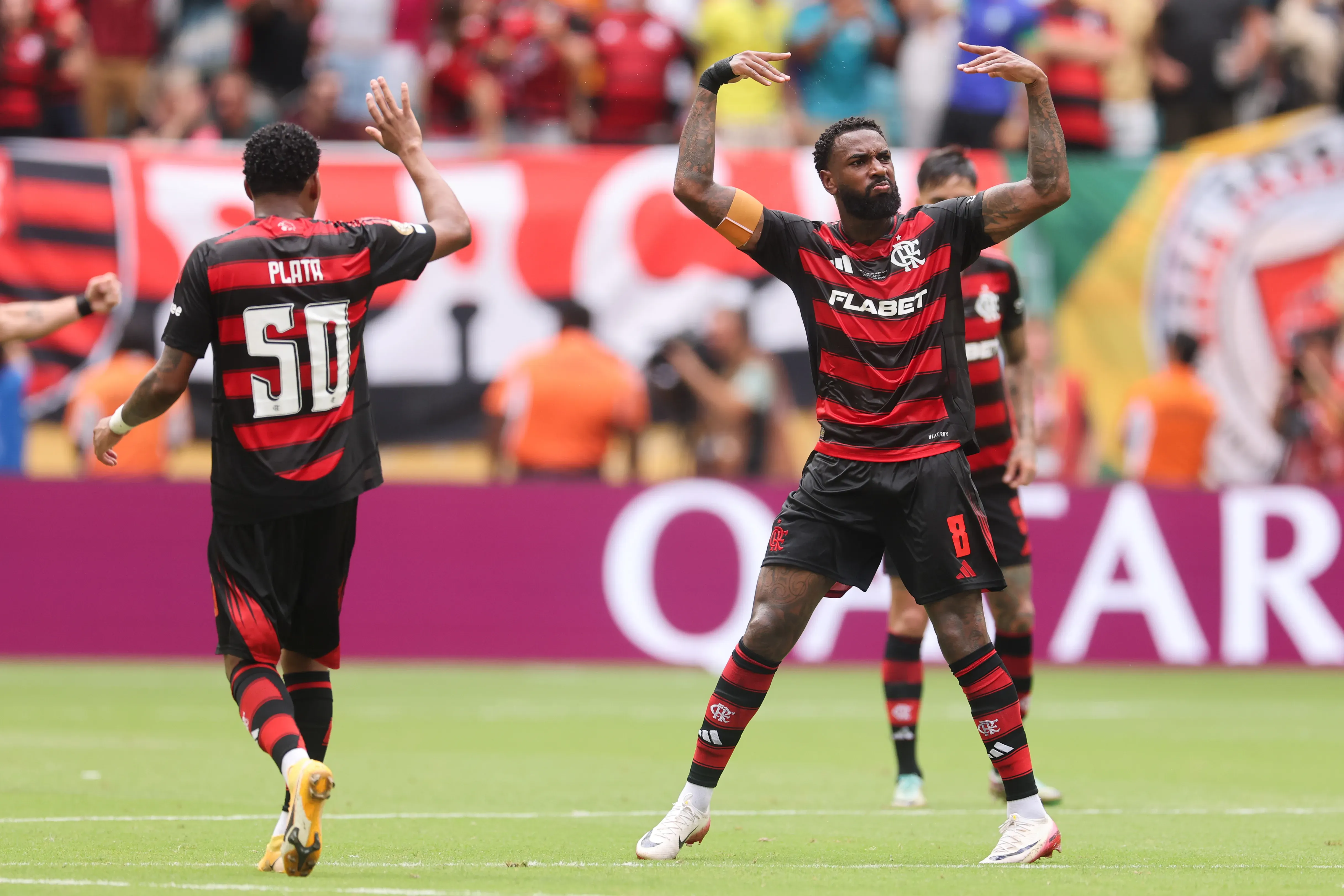 Jogadores do Flamengo contra o Bayern no Mundial de Clubes de 2025. (Photo by Michael Reaves/Getty Images)