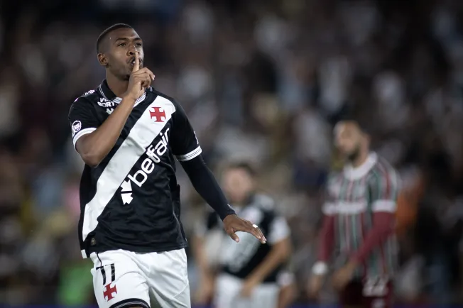Rayan em partida diante do Fluminense. Fotos: Matheus Lima/Vasco.