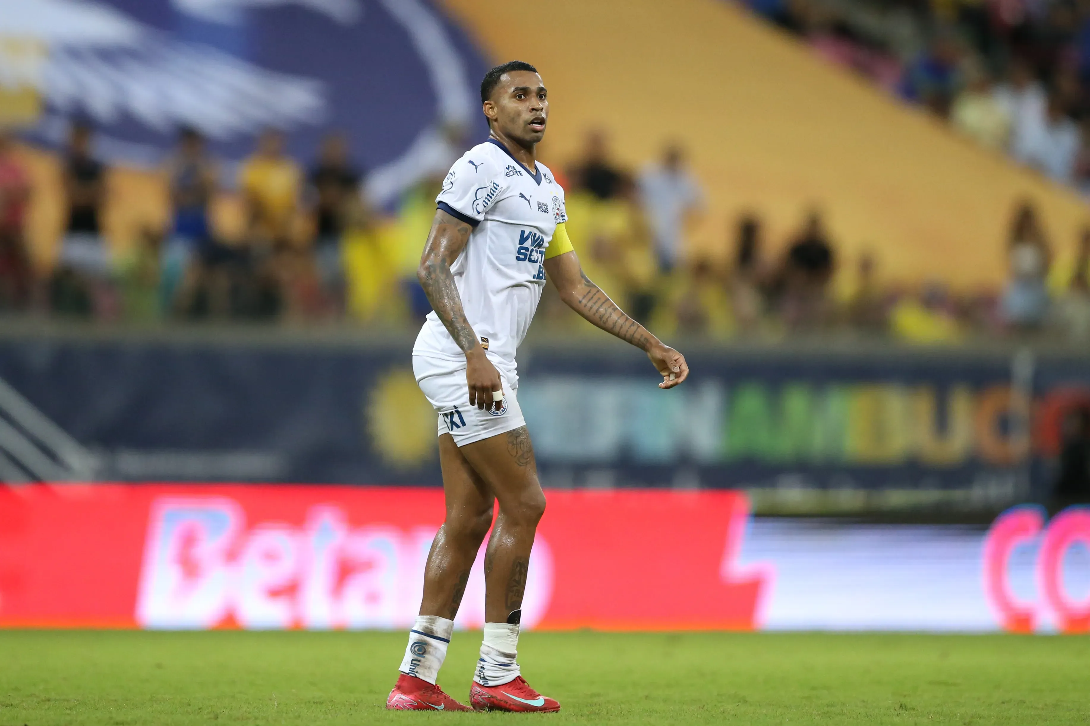 Jean Lucas jogador do Bahia durante a partida contra o Retro na Arena de Pernambuco, pela Copa do Brasil 2025. Foto: Marlon Costa/AGIF