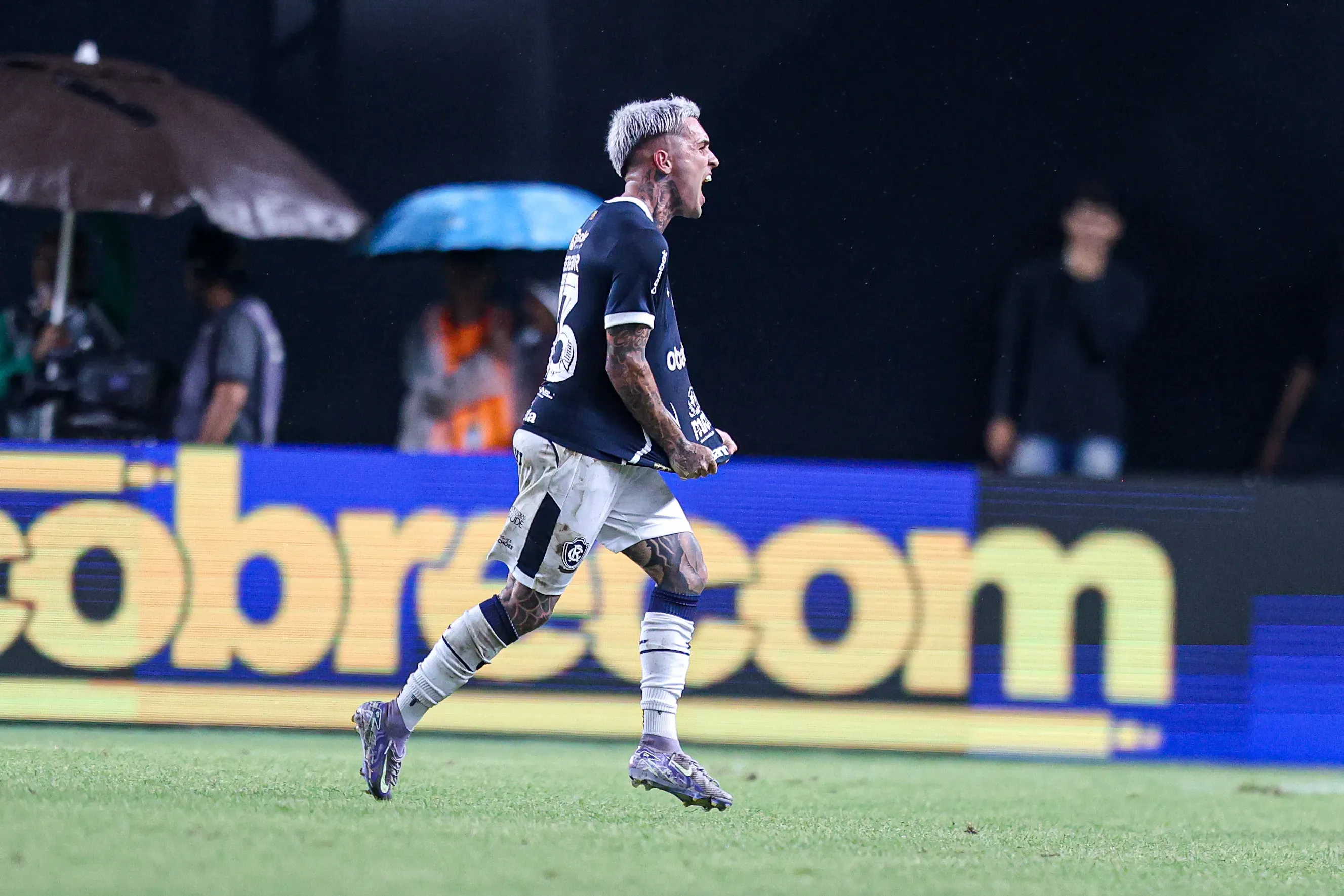Diego Hernandez jogador do Remo comemora seu gol durante partida contra o CRB no estadio Mangueirao pelo campeonato Brasileiro B 2025. Foto: Fernando Torres/AGIF