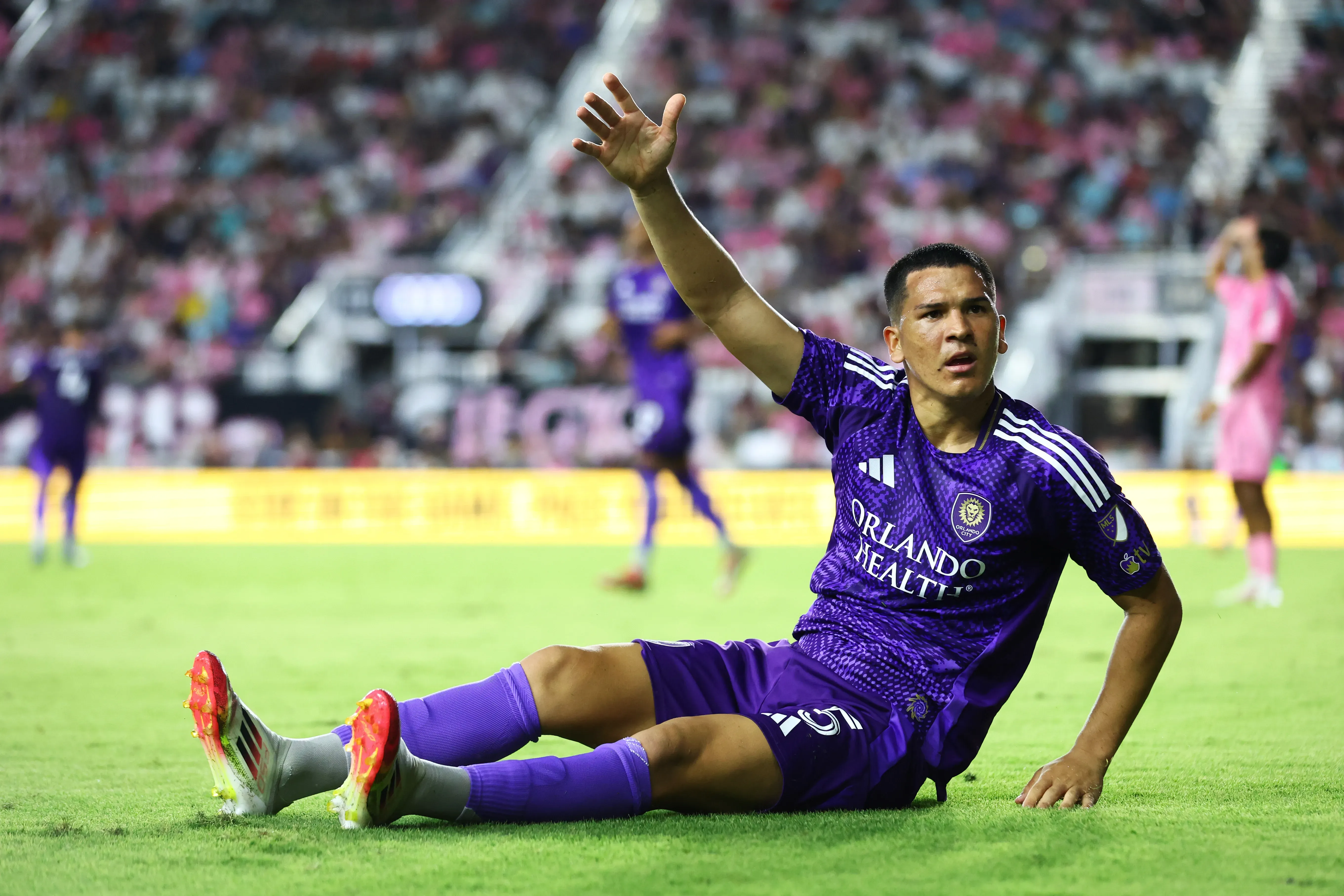 FORT LAUDERDALE, FLORIDA – MAY 18: César Araújo #5 of Orlando City reacts during the MLS match between Inter Miami CF and Orlando City at Chase Stadium on May 18, 2025 in Fort Lauderdale, Florida. (Photo by Megan Briggs/Getty Images)