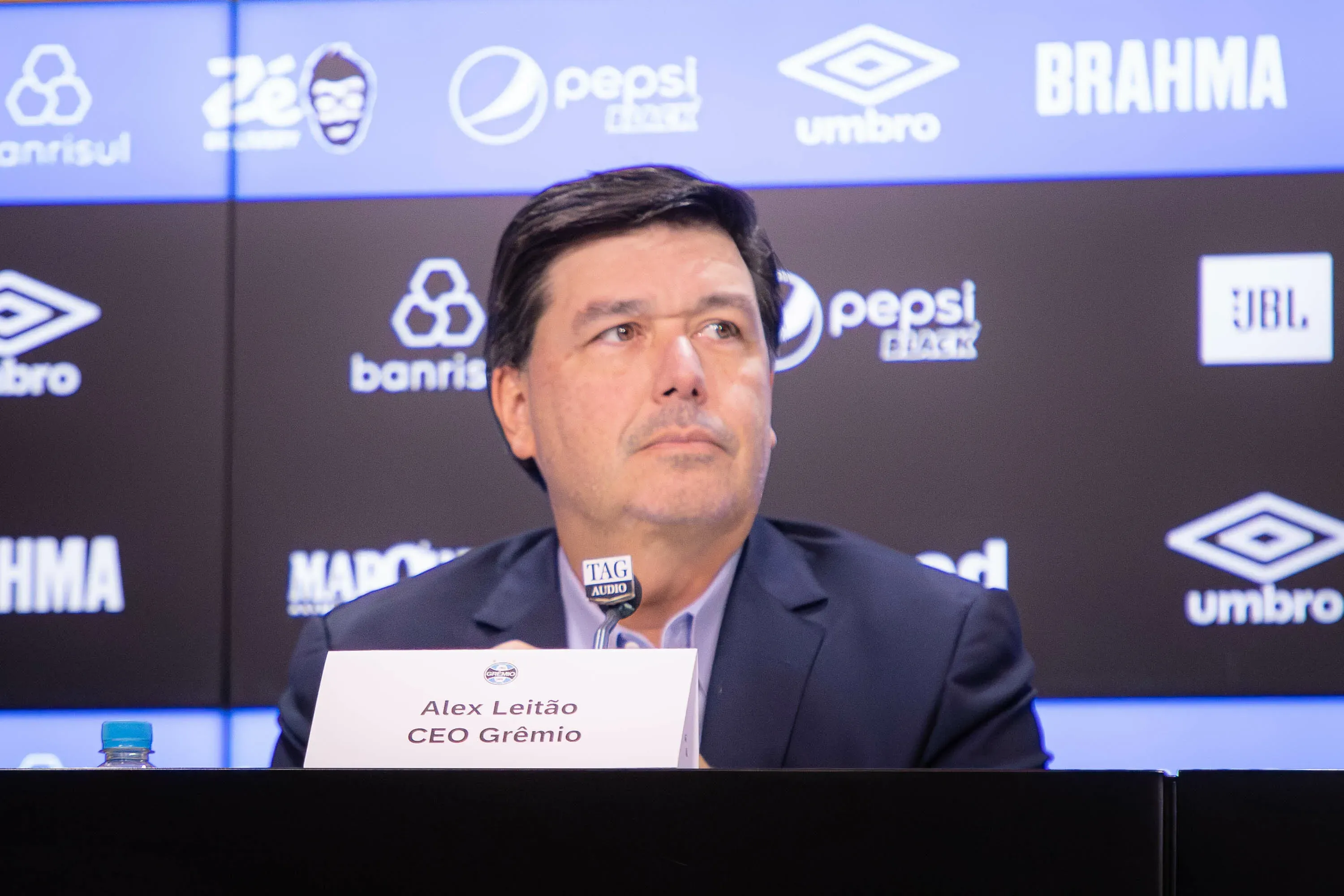 O dirigente Alex Leitao fala aos jornalistas durante apresentacao em coletiva de imprensa realizada no Arena do Gremio. Foto: Maxi Franzoi/AGIF
